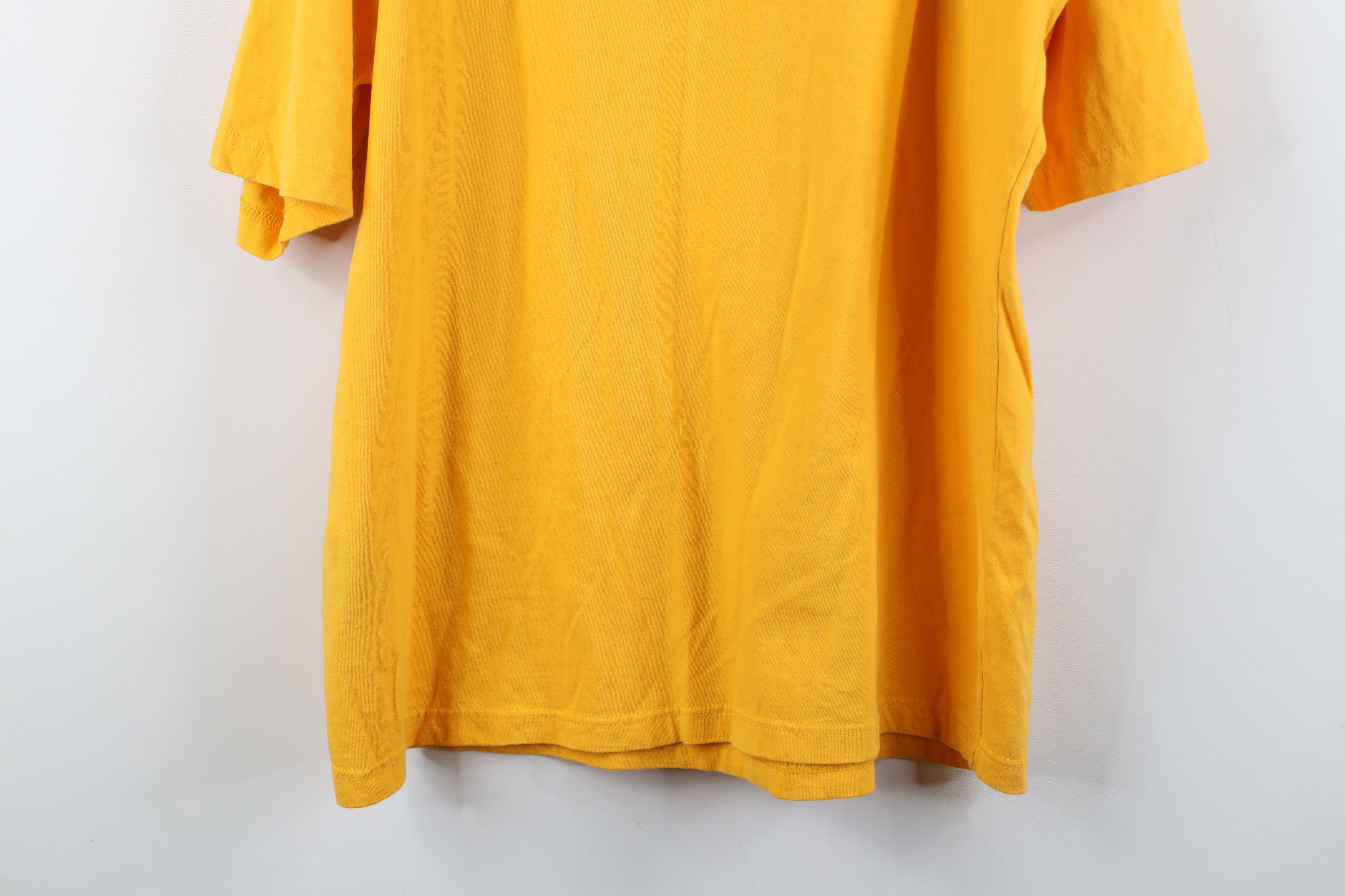 Vintage Vintage Y2K 2005 University of Michigan Football T-Shirt Size US L / EU 52-54 / 3 - 13 Thumbnail