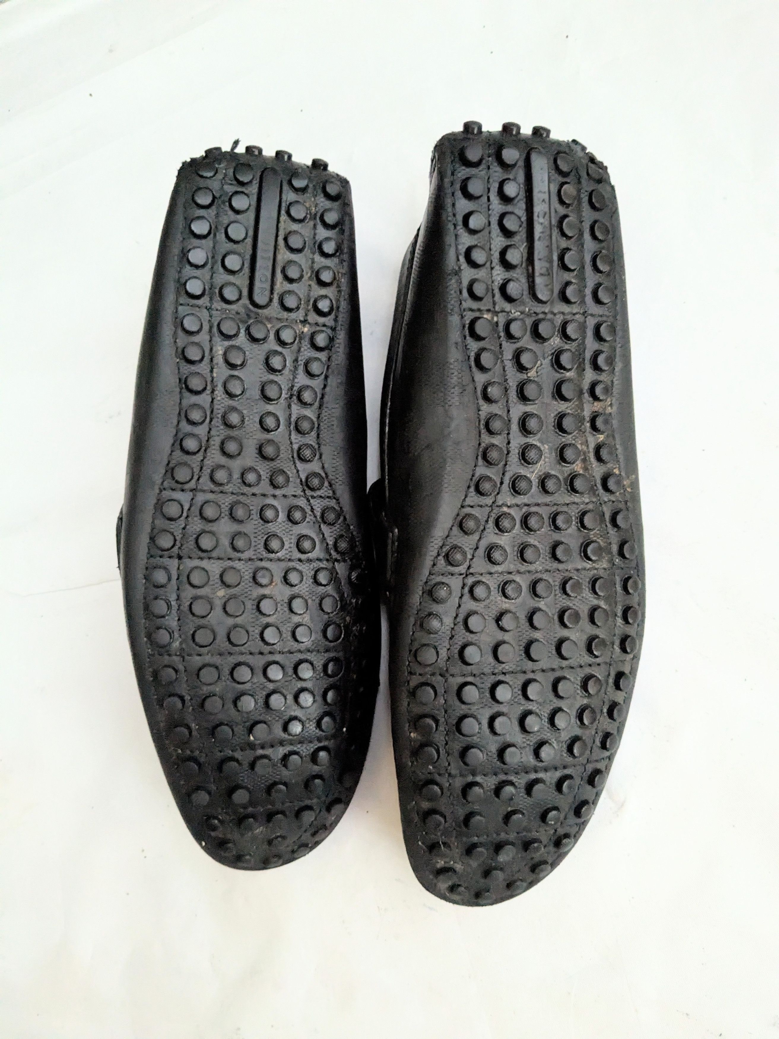 Louis Vuitton Louis Vuitton Driving Loafers Black 9 Leather LV Buckle Size US 9 / EU 42 - 14 Thumbnail