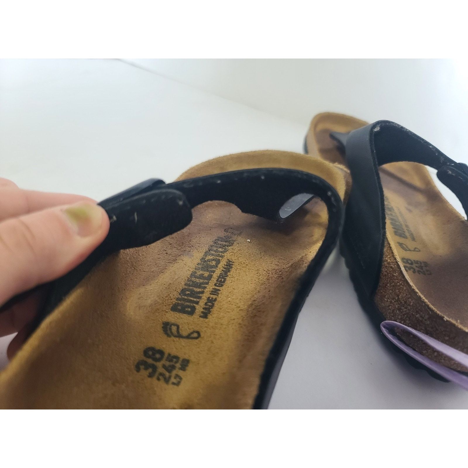 Birkenstock Birkenstock Womens Black Leather Gizeh Sandal EUR 38 US 7 Size US 7 / IT 37 - 7 Thumbnail