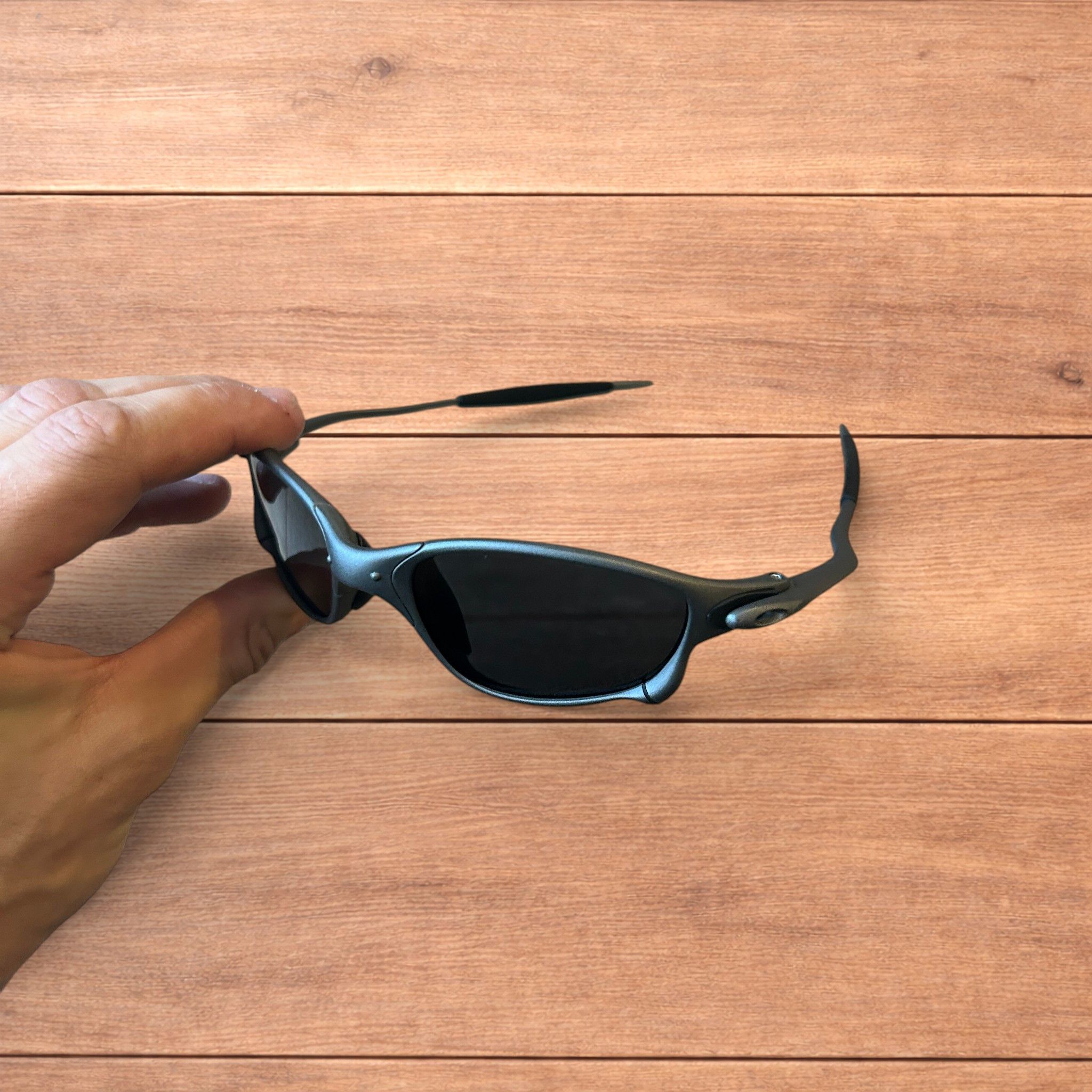 Japanese Brand Metal frame polarised sunglasses in grey frame black lens. Size ONE SIZE - 2 Thumbnail