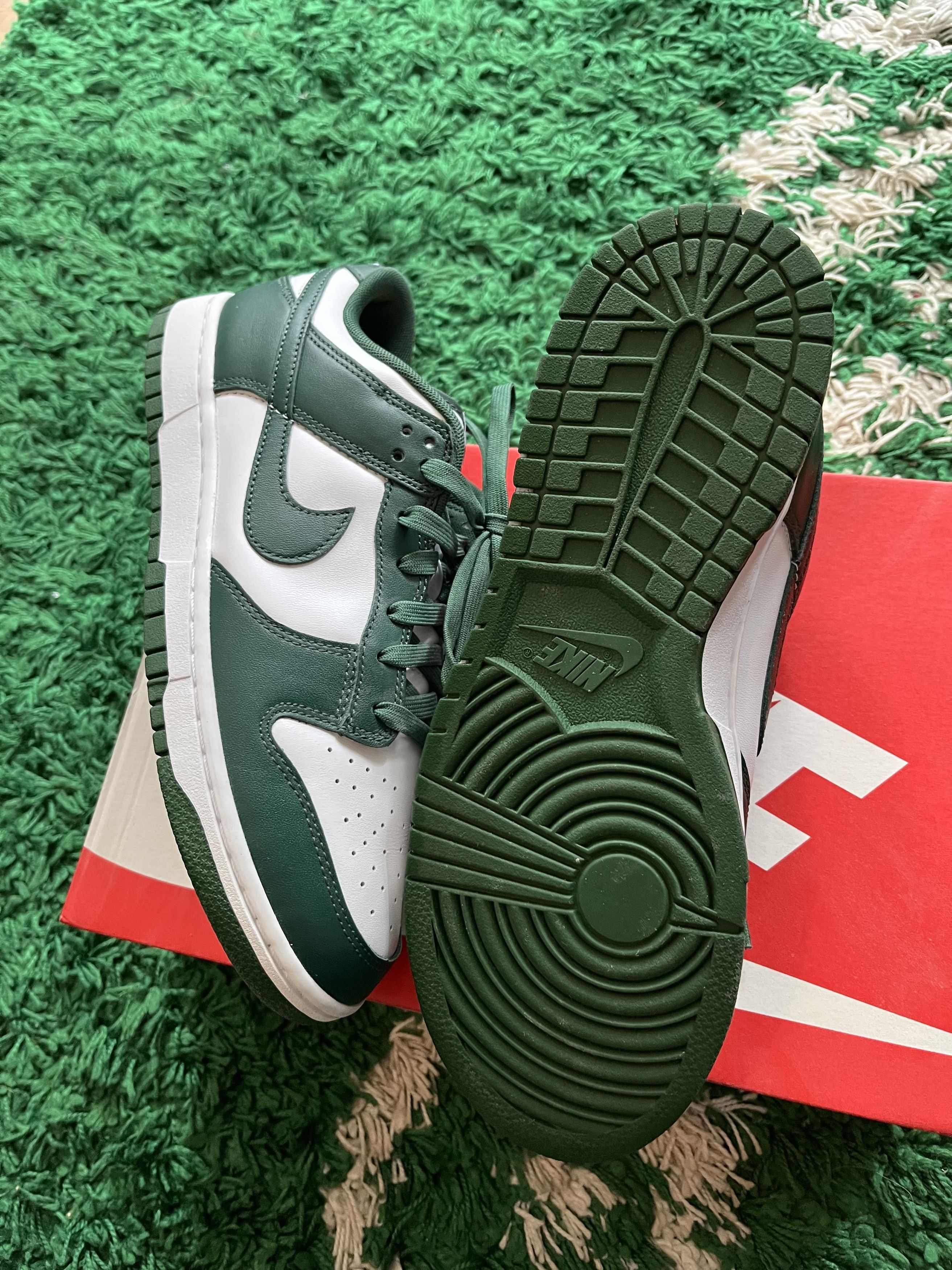 Nike SB Nike sb dunk olive green Size US 10 / EU 43 - 2 Thumbnail