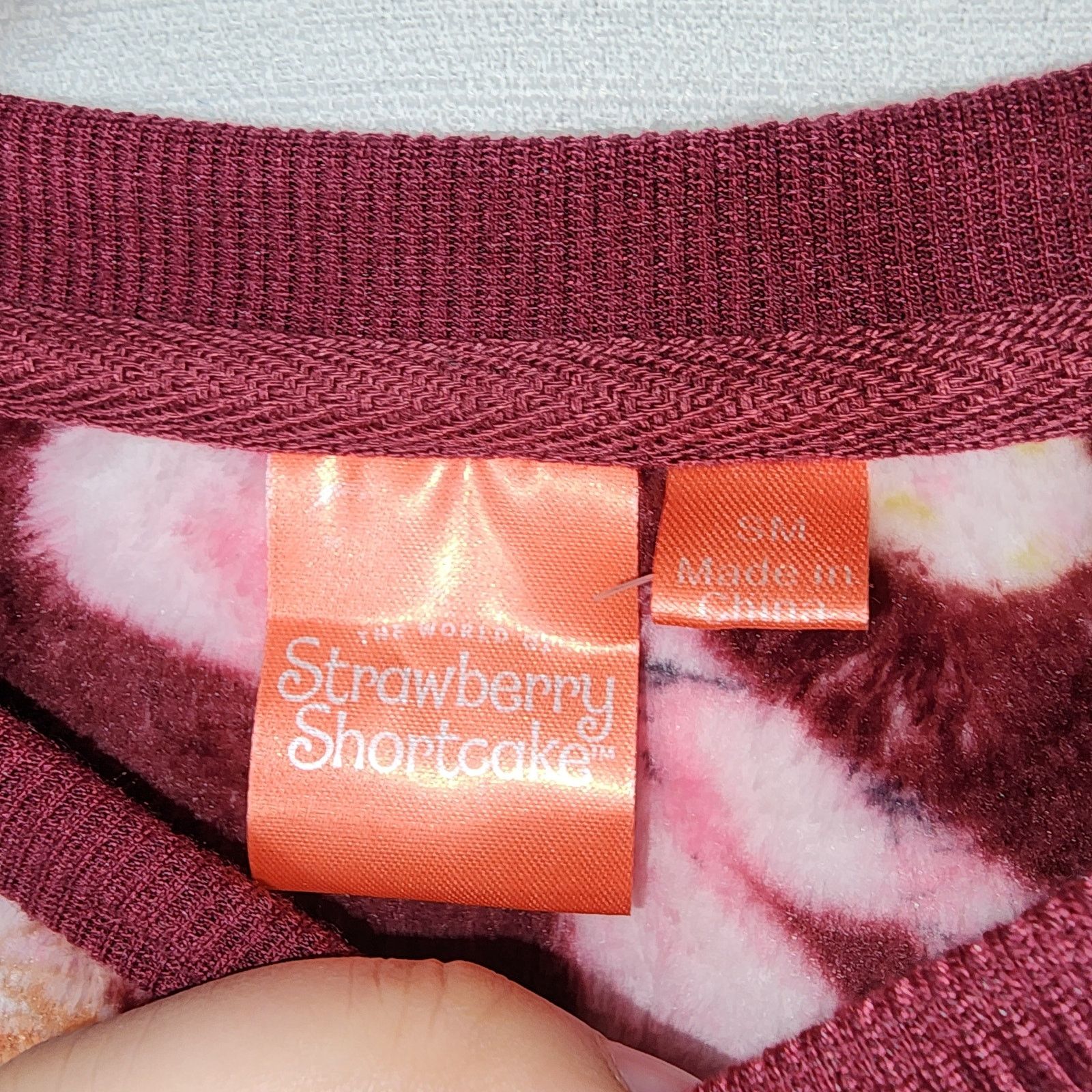 Strawberry Strawberry shortcake fleece sweatshirt women's size small Size S / US 4 / IT 40 - 2 Thumbnail