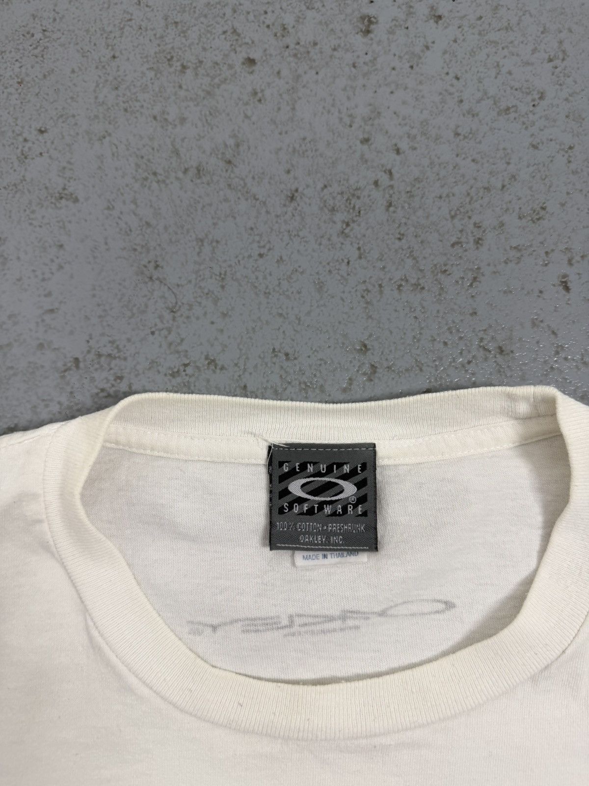 Oakley Vintage 00s Oakley Soft Shell Surf T-Shirt Size US XL / EU 56 / 4 - 6 Thumbnail