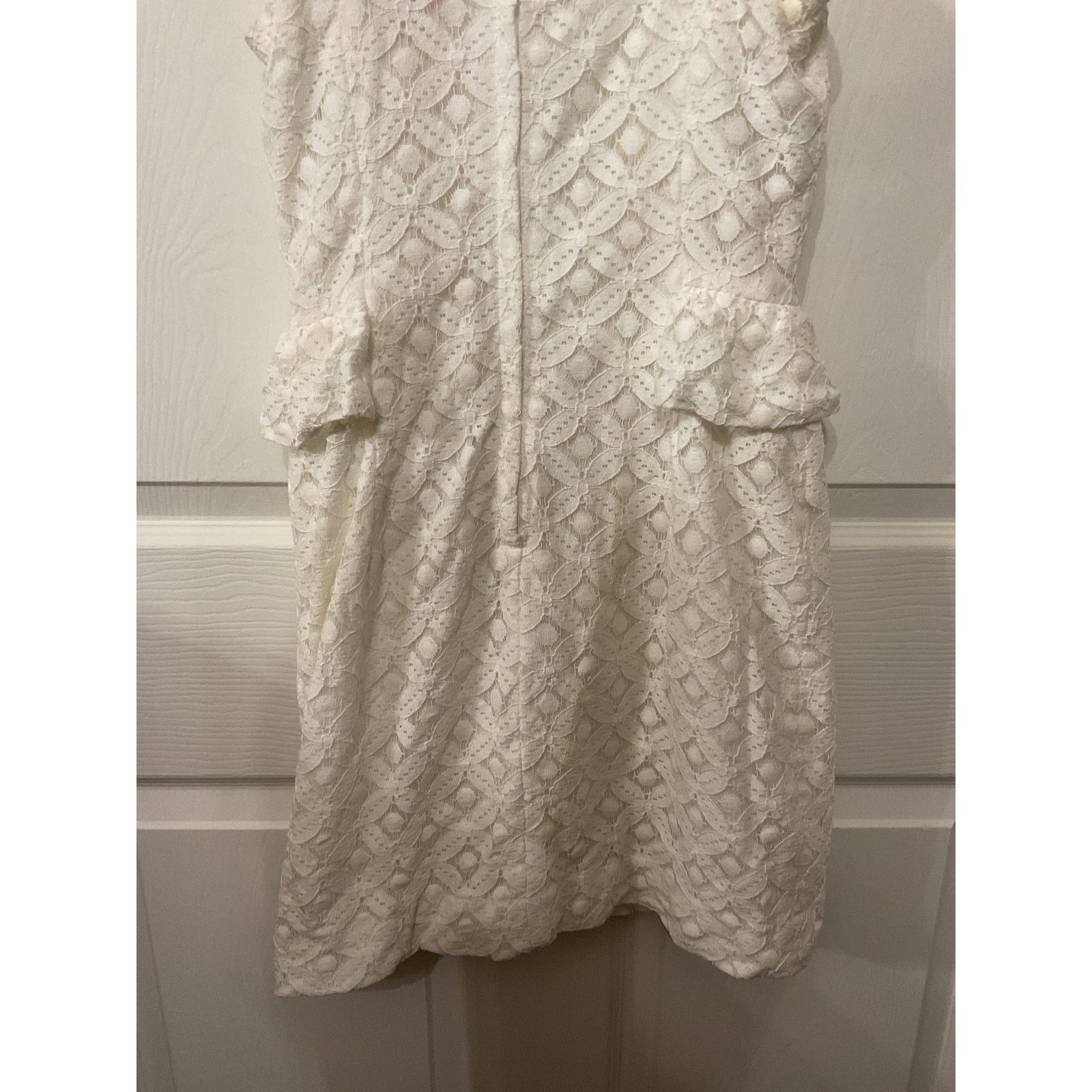 Lilly Pulitzer Lilly Pulitzer White Lace Abby Peplum Sheath Dress, 2 Size XS / US 0-2 / IT 36-38 - 9 Thumbnail