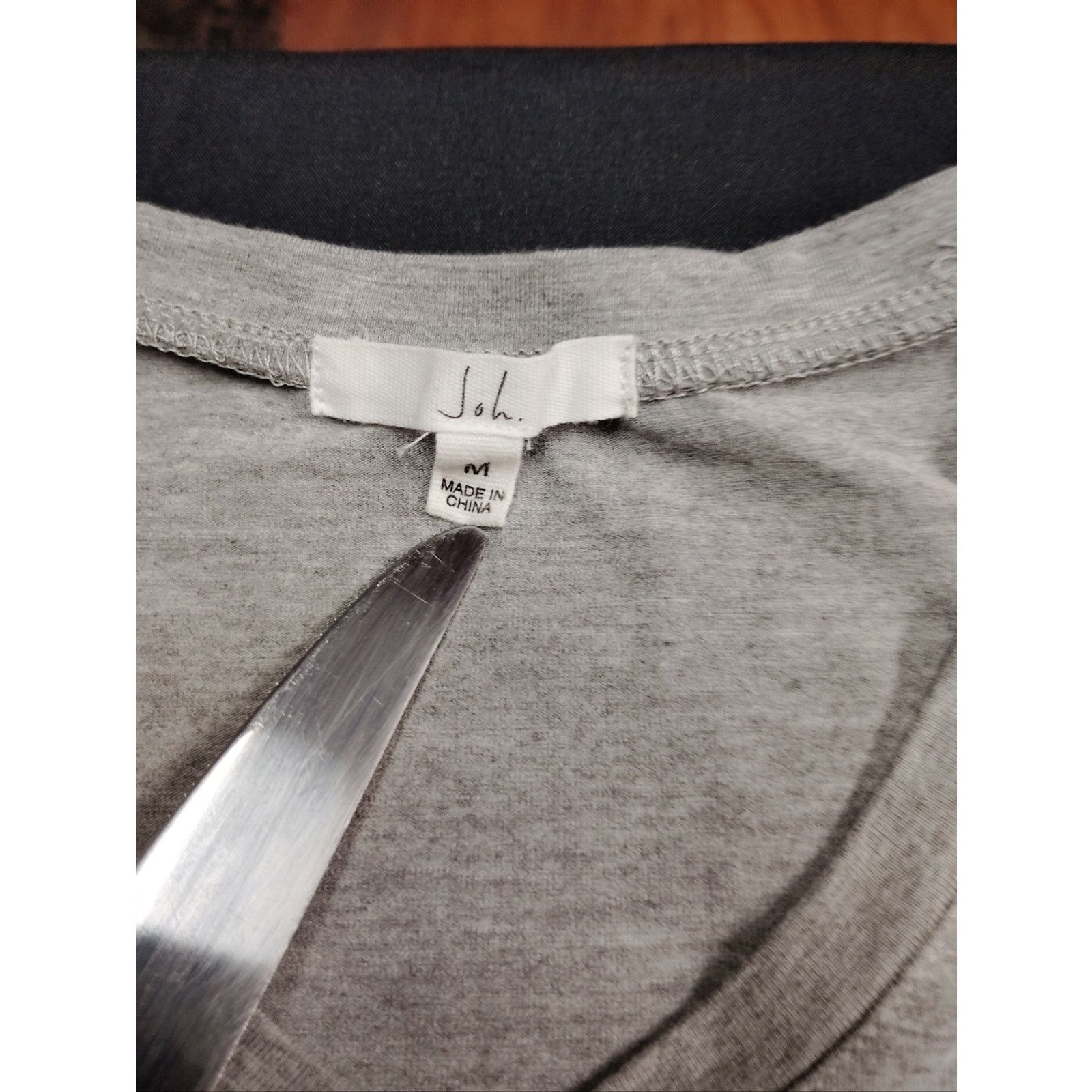 St. John Joh V-Neck Short Sleeve Tee Light Gray With Assymetrical Hem Size M / US 6-8 / IT 42-44 - 2 Thumbnail