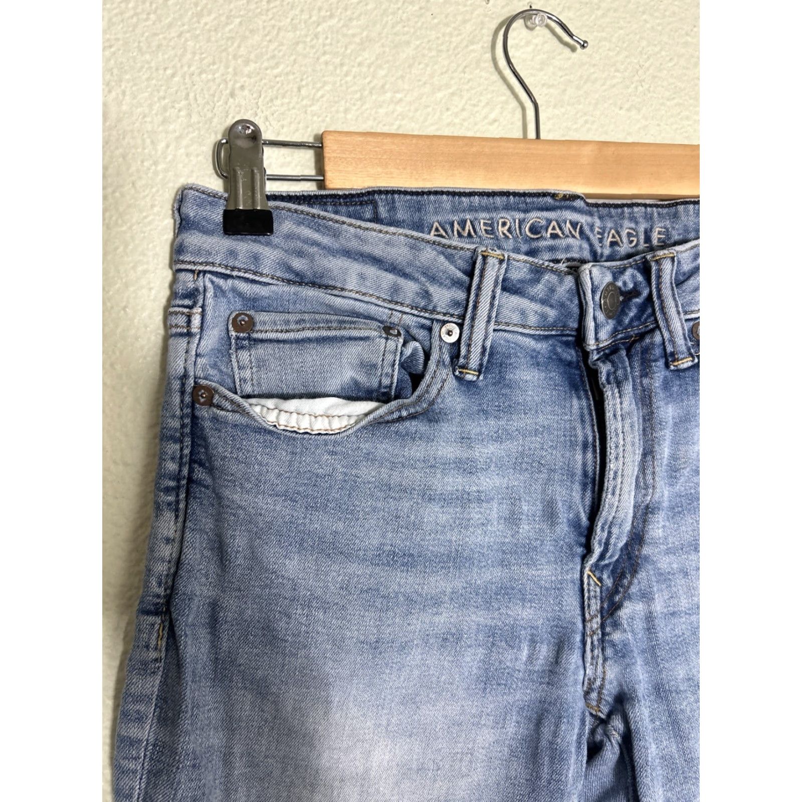American Eagle Outfitters American Eagle Outfitters Airflex Jeans Light Wash Slim Jeans 29x32 Men Blue 90s Slimming Light Wash Jeans Size US 29 - 4 Thumbnail