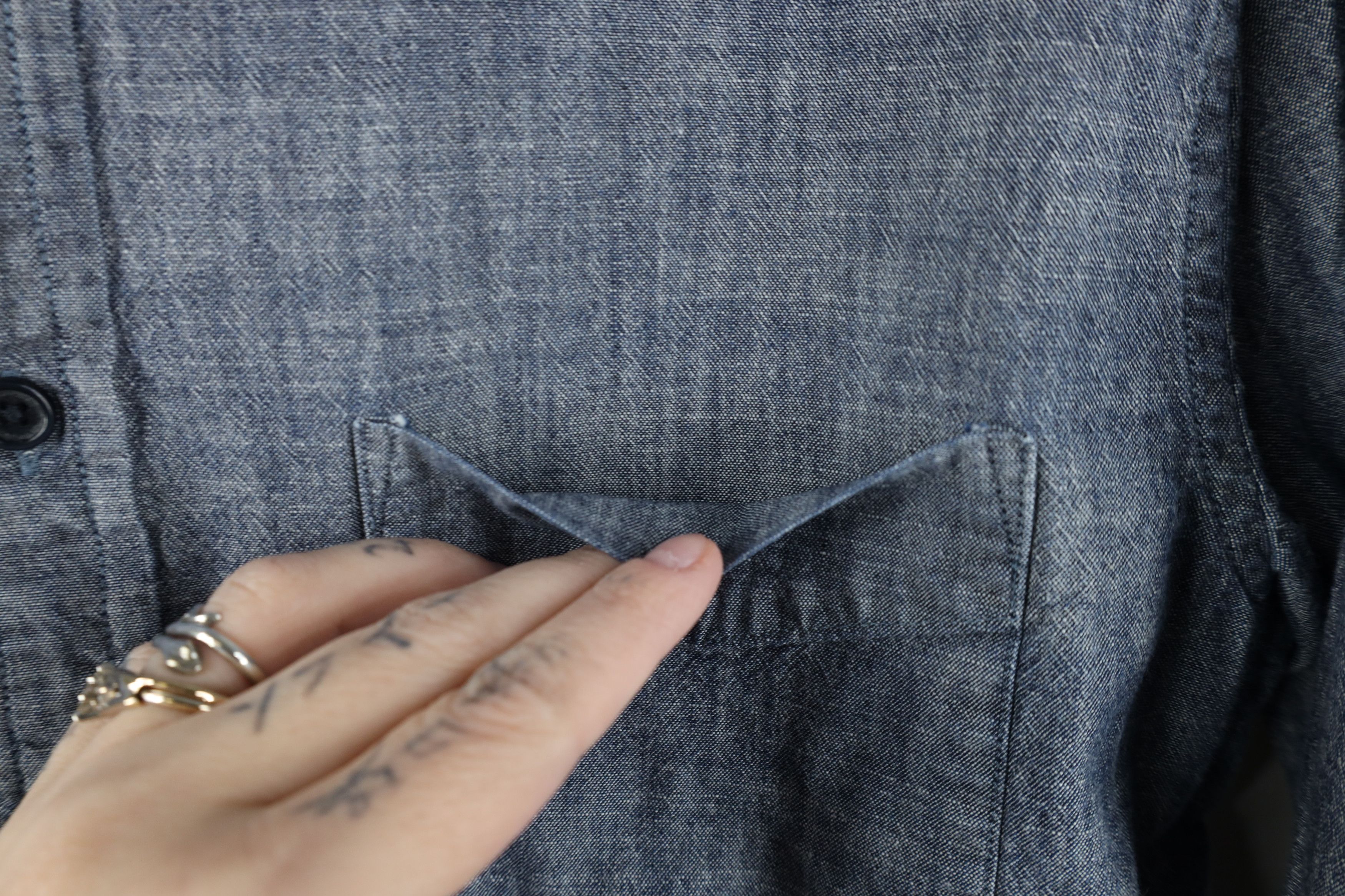 Banana Republic Banana Republic Slim Fit Chambray Collared Button Down Shirt Size US S / EU 44-46 / 1 - 5 Thumbnail