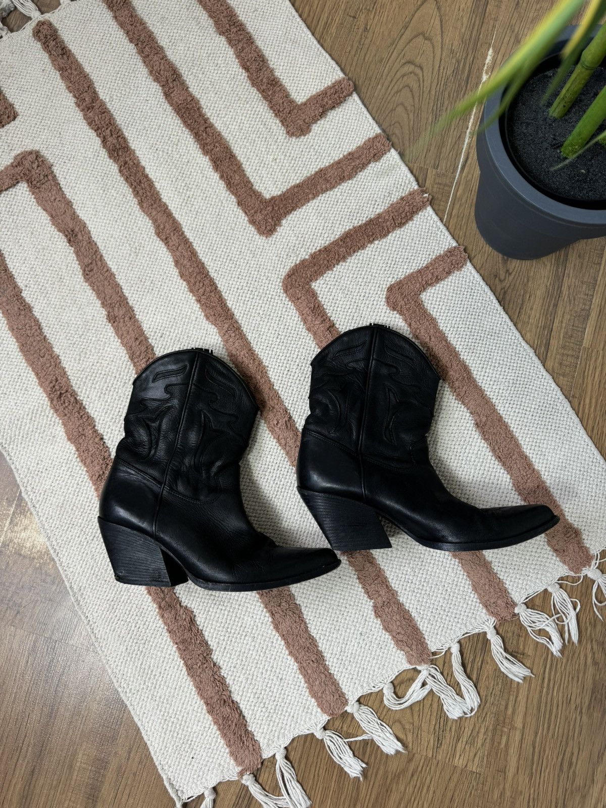 Cowboy Equipment VINTAGE ELENA IACHI LEATHER COWBOY WMNS BOOTS Size US 8 / IT 38 - 8 Thumbnail