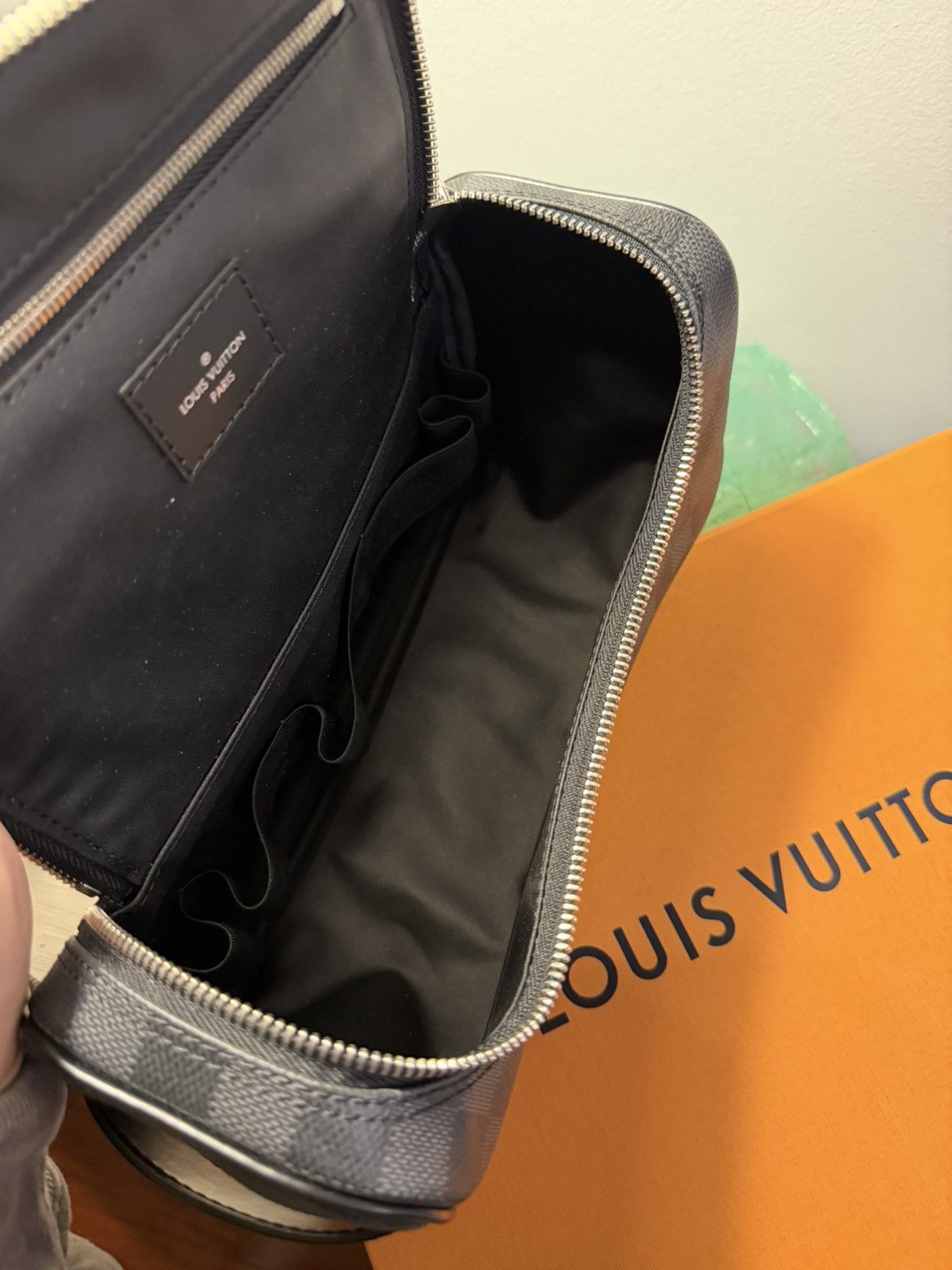 Louis Vuitton Louis Vuitton Toiletry Bag Size ONE SIZE - 10 Thumbnail
