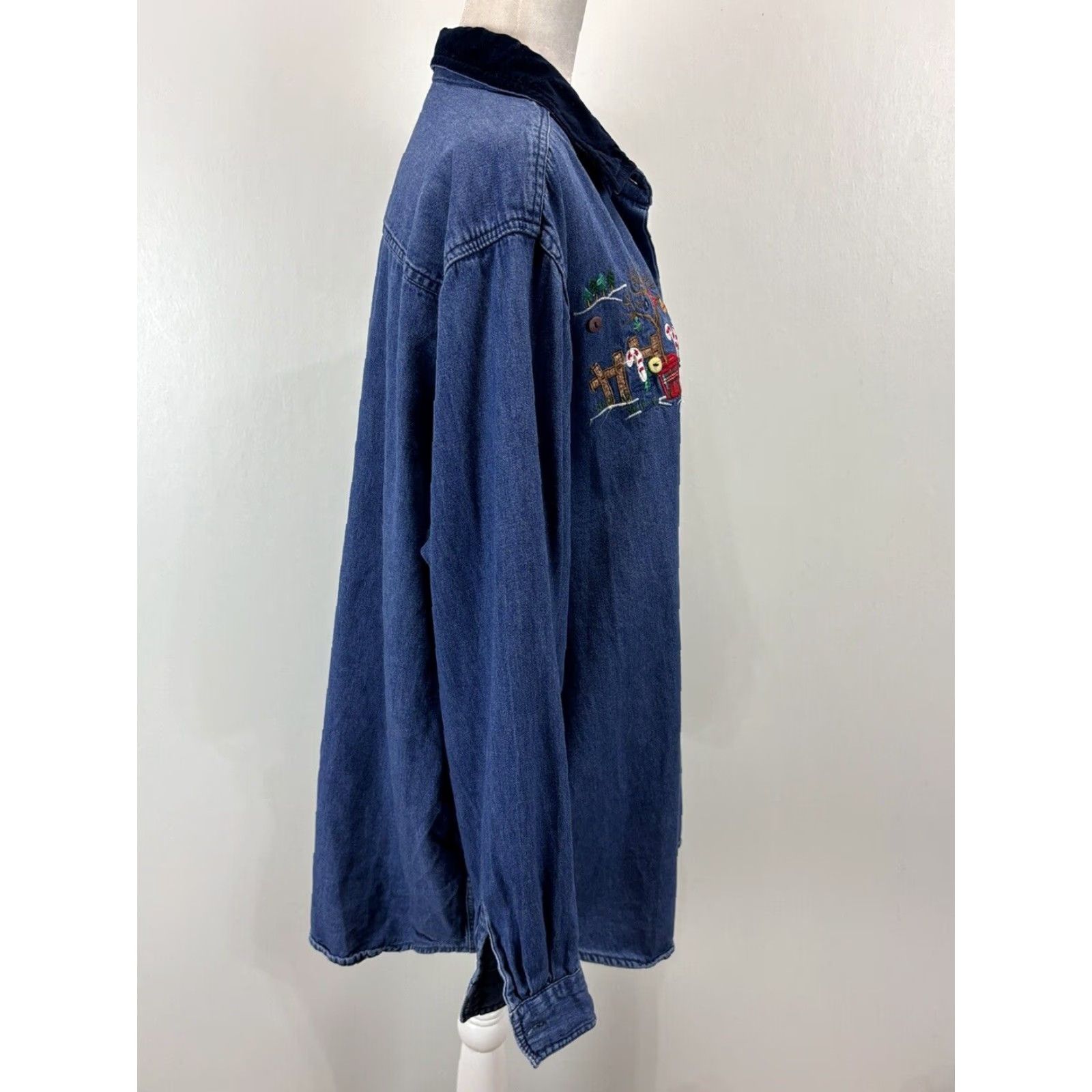 Vintage VINTAGE Studio Collection Denim Christmas Shirt 2X Plus Blue Velvet Collar 90s Womens Size XXL / US 16-18 / IT 52-54 - 4 Thumbnail