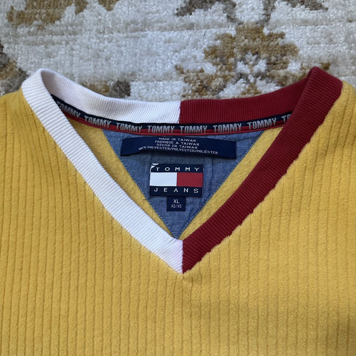 Tommy Hilfiger × Vintage VTG Y2K Tommy Hilfiger Yellow Corduroy Style Fleece V-Neck Size US XL / EU 56 / 4 - 3 Thumbnail