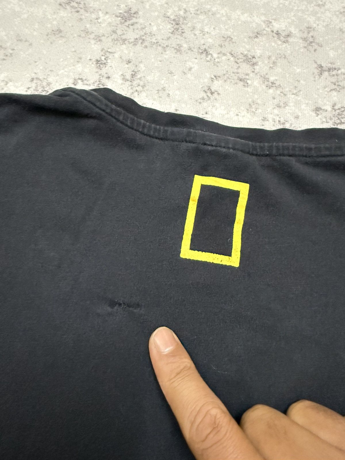 Uniqlo National Geographic X Uniqlo Vneck Tshirt Size US M / EU 48-50 / 2 - 12 Thumbnail