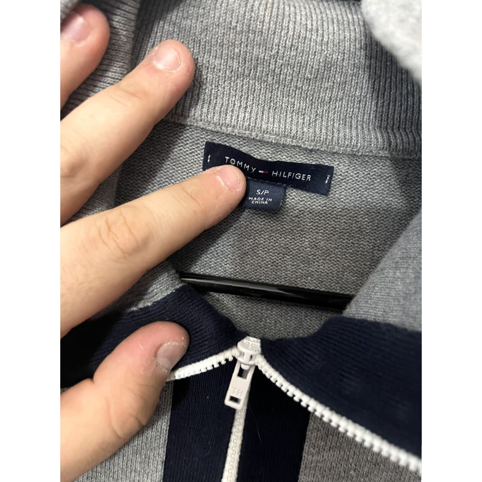 Tommy Hilfiger VINTAGE Tommy Hilfiger Fleece Jacket Women’s Size S Gray & White Full Zip Lightweight Outerwear Size S / US 4 / IT 40 - 2 Thumbnail