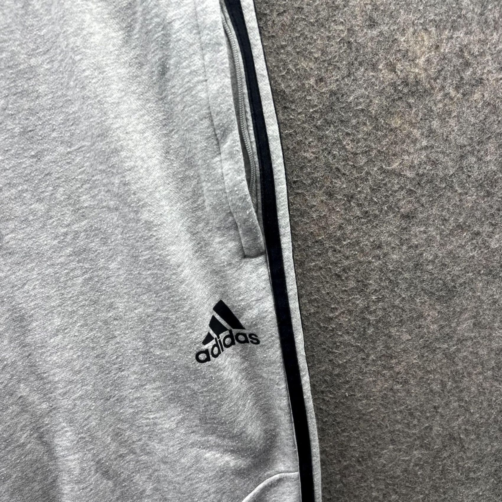 Adidas VINTAGE Adidas Sweatpants Men Medium Gray Black Athletic Training Gym Fleece Trefoil Size US 31 - 4 Thumbnail