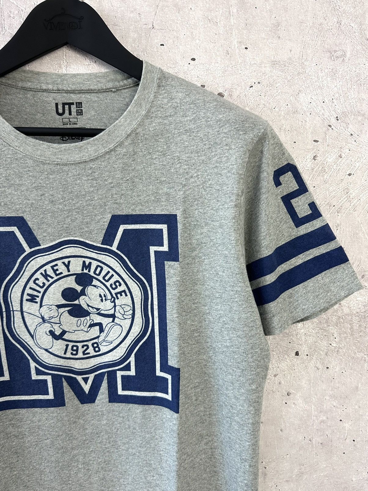 Uniqlo Uniqlo Disney Mickey Mouse Printed Grey T-shirt Size US M / EU 48-50 / 2 - 3 Thumbnail