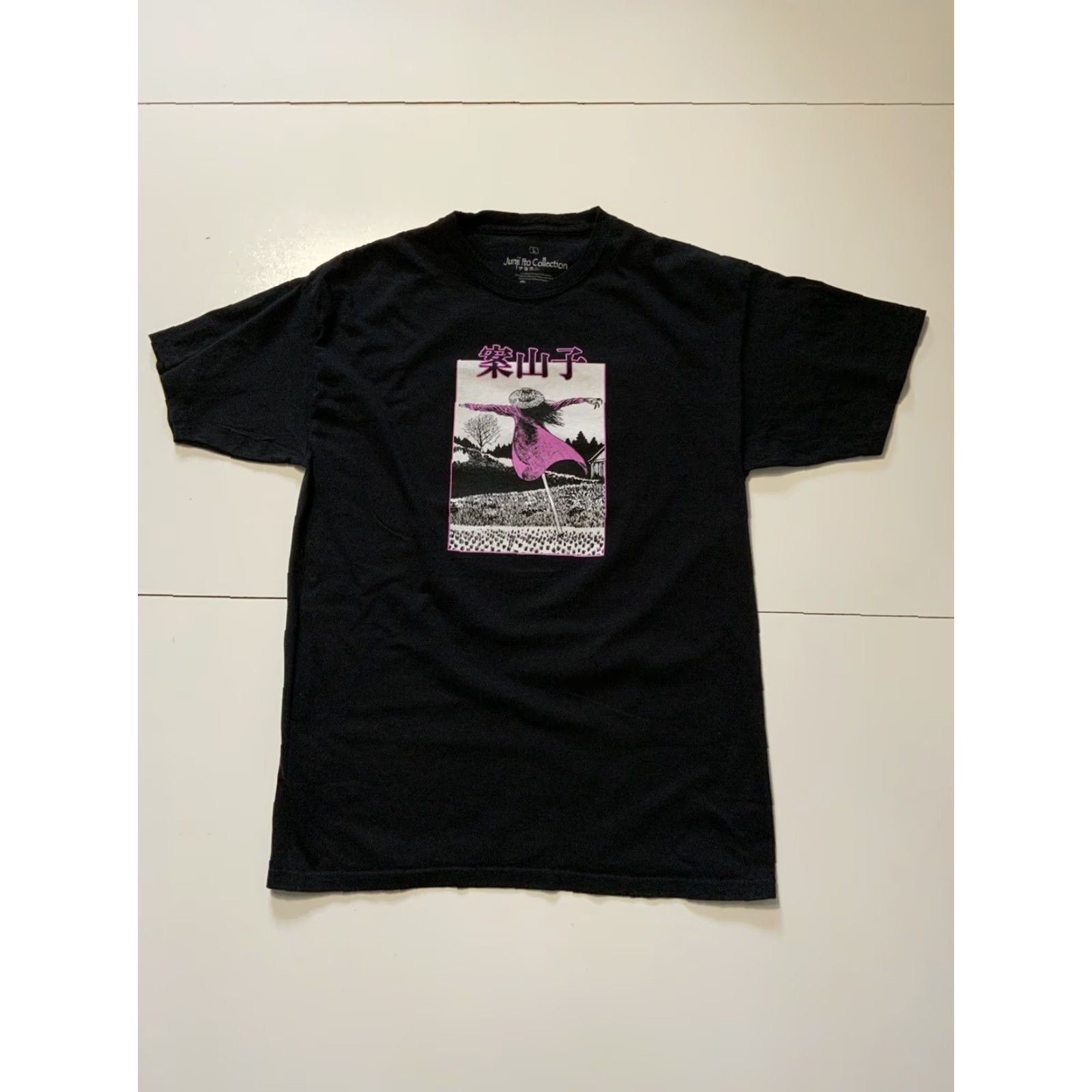 Vintage VINTAGE Junji Ito Collection Uzumaki Japanese Horror Manga Anime Black T-Shirt Sz. L Mens Regular L Black Anime 90s? Size US L / EU 52-54 / 3 - 2 Thumbnail