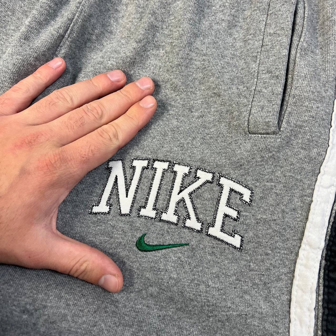 Nike Nike Big Embroidered Logo Baggy Sweatpants Size US 30 / EU 46 - 5 Thumbnail