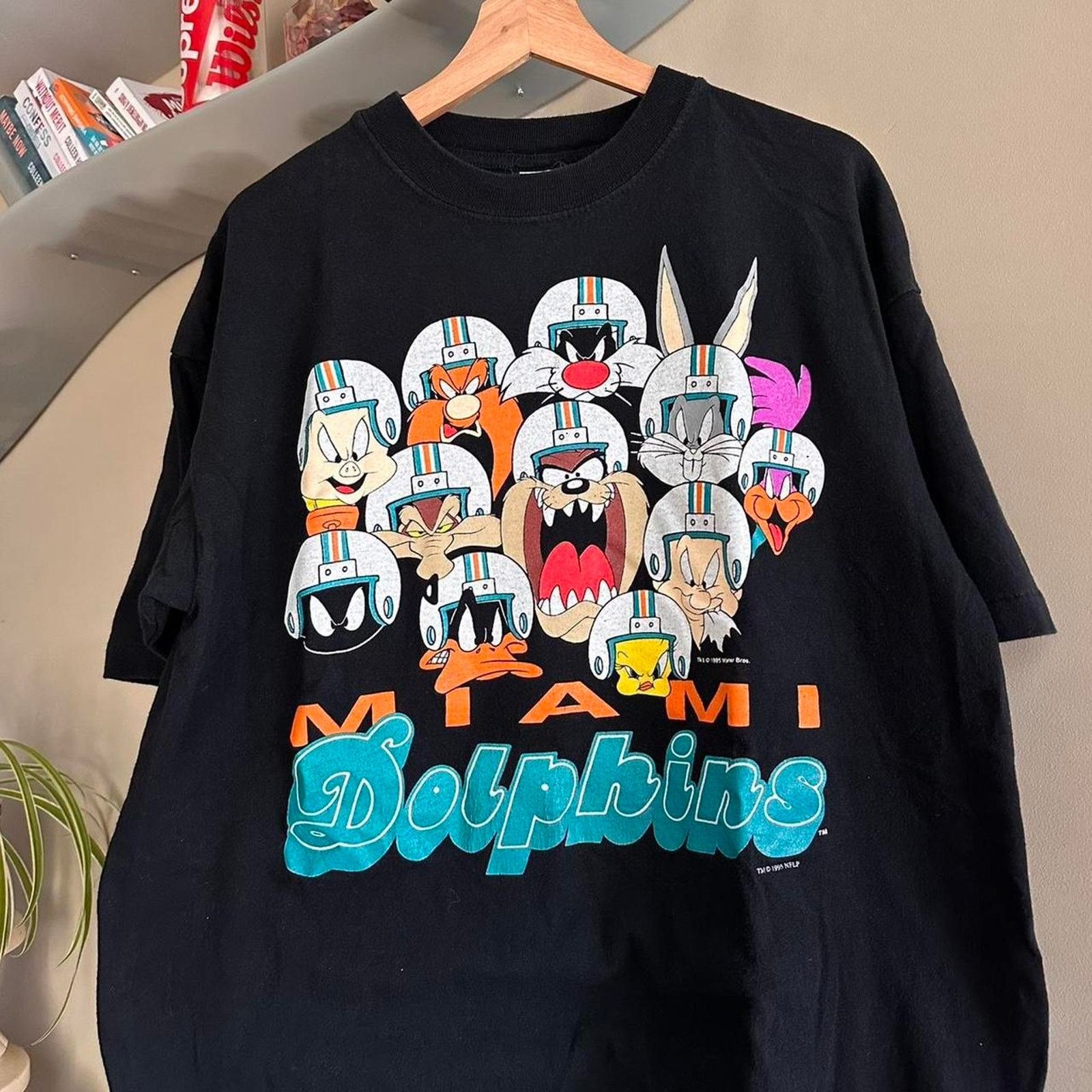 Vintage Vintage 1995 Miami Dolphins Looney Tunes Shirt Size US L / EU 52-54 / 3 - 2 Thumbnail