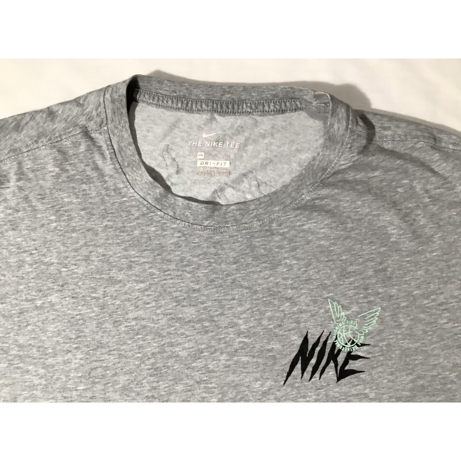 Nike Nike Shirt Mens 2XL Gray Dri-FIT Snake Graphic Swoosh Basketball Logo Tee Size US XXL / EU 58 / 5 - 2 Thumbnail