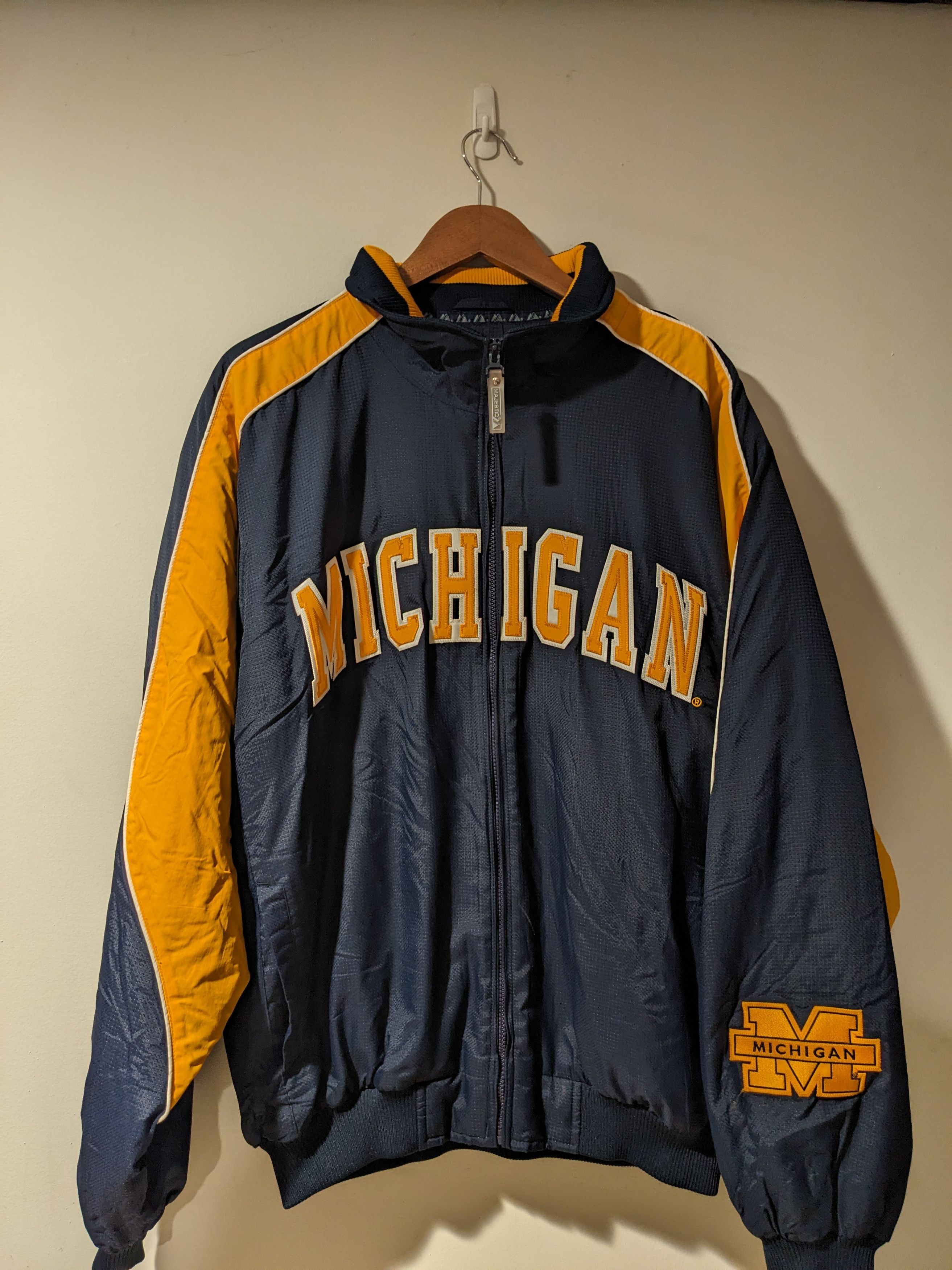 Majestic × Vintage Vintage Michigan University Majestic Fleeced Lined Jacket Size US XL / EU 56 / 4 - 1 Thumbnail