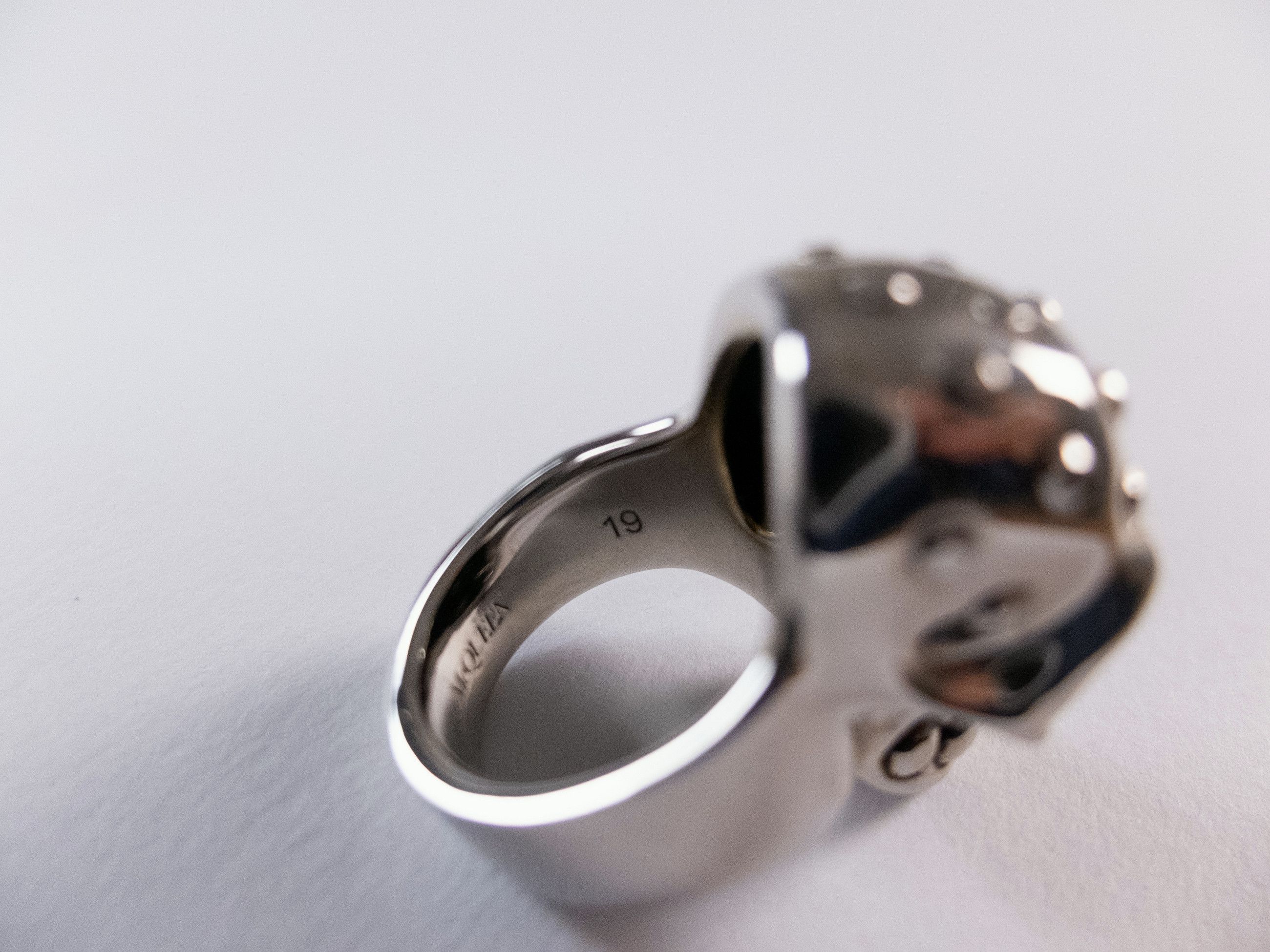 Alexander McQueen ALEXANDER MCQUEEN silver tone metal giant skull ring 9 19 q Size ONE SIZE - 10 Thumbnail