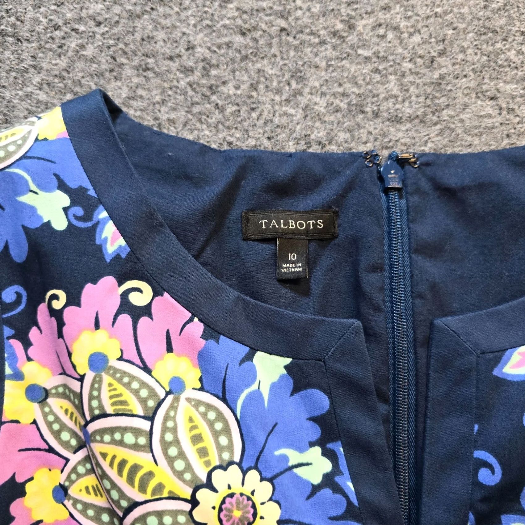 Talbots Talbots Dress Womens 10 Blue Paisley Fitted Sheath V-Neck Wool? Cotton? (from original) Size L / US 10 / IT 46 - 4 Thumbnail