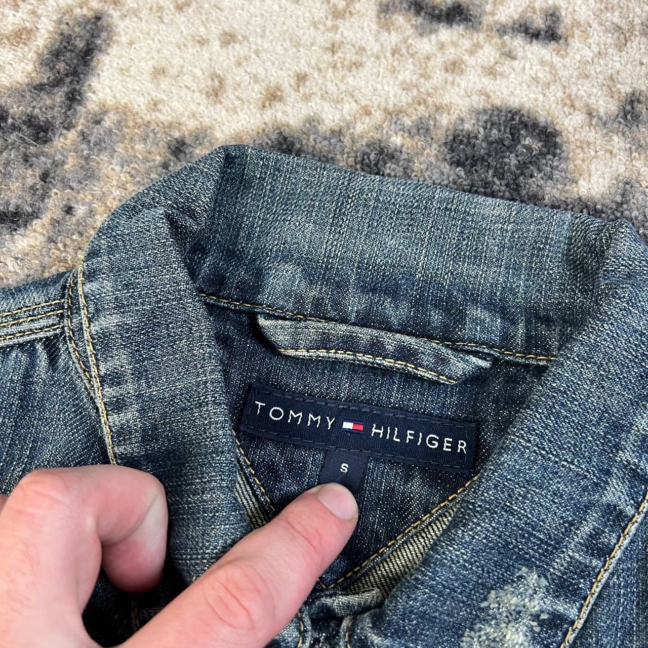 Tommy Hilfiger Tommy Hilfiger Vintage Y2K Mini Logo Button Up Denim Jacket Size US S / EU 44-46 / 1 - 5 Thumbnail