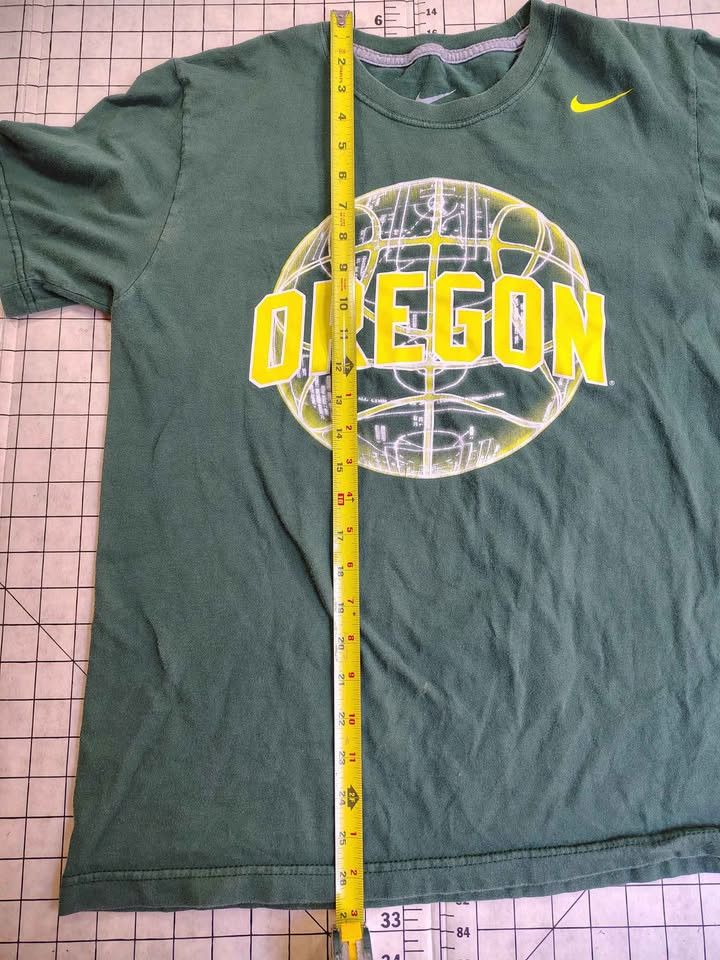Nike Vintage Nike Oregon Ducks Basketball T-Shirt Size US M / EU 48-50 / 2 - 5 Thumbnail