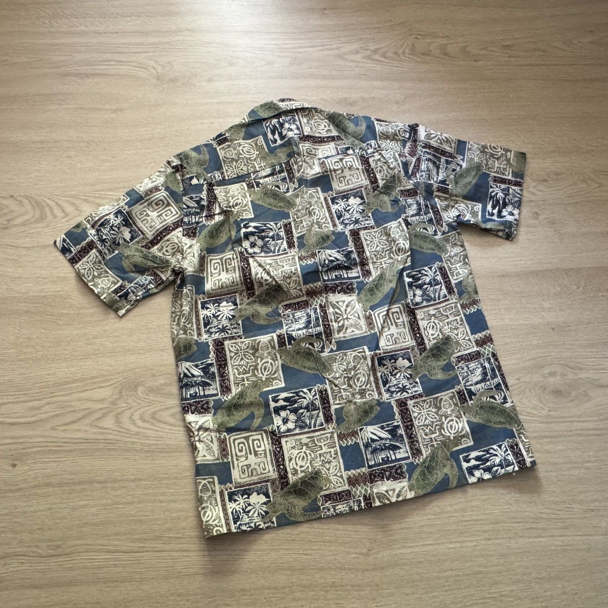 Vintage Vintage Royal Hawaiian Over Print Made In USA Shirt Size US S / EU 44-46 / 1 - 3 Thumbnail