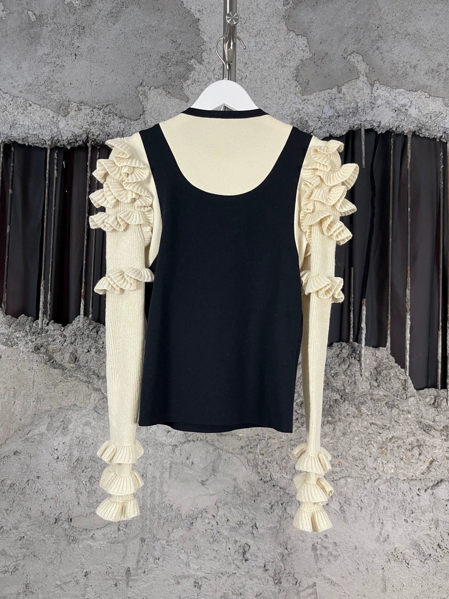 Gucci Gucci Pearl Sweater XXS 99 New Tag Removed Size XXS / US 00 / IT 34 - 2 Thumbnail