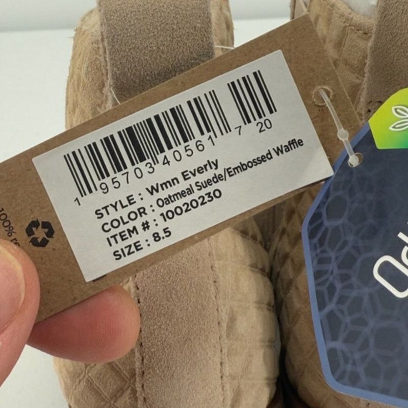 Toms NWT TOMS Everly Oatmeal Suede Embossed Waffle Chelsea Boots Size US 8.5 / IT 38.5 - 3 Thumbnail