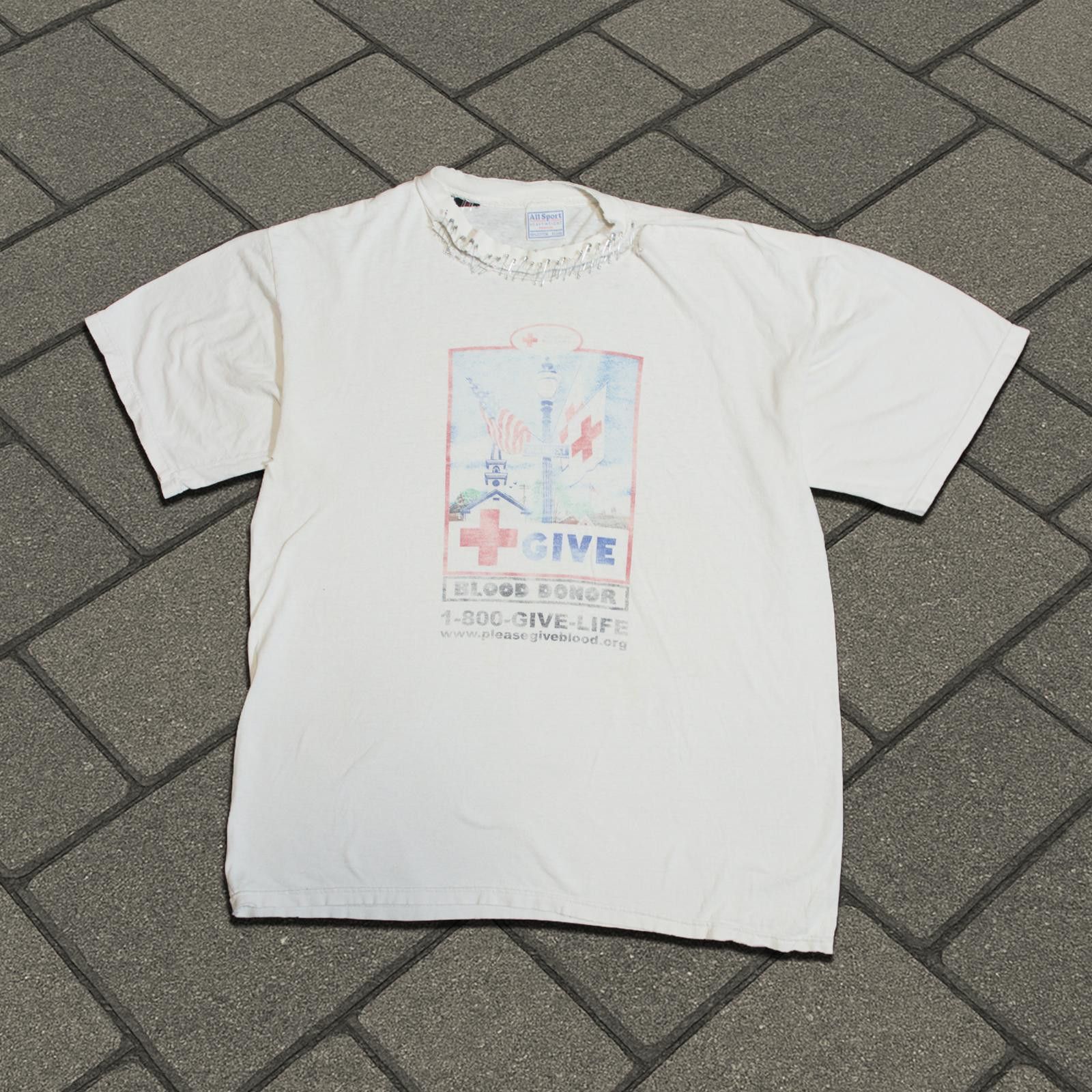 Vintage 80’s Red Cross Blood Donor Thrashed Tee Size US XL / EU 56 / 4 - 1 Thumbnail