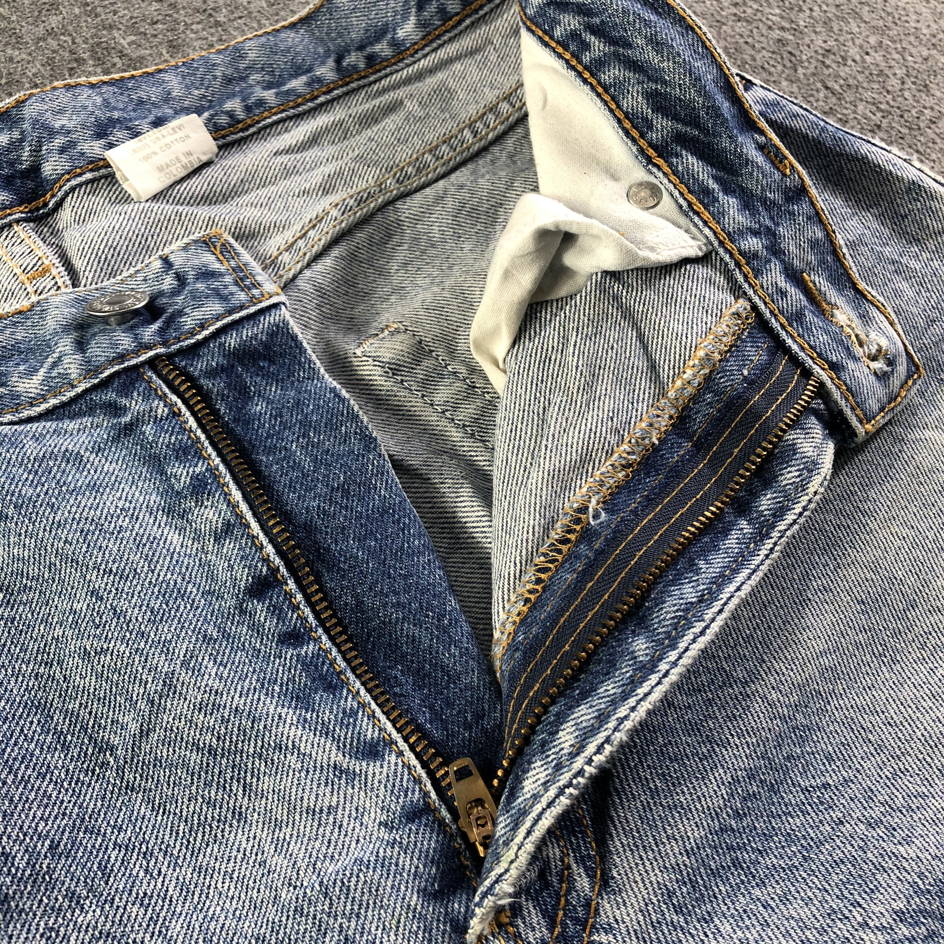 Levi's Vintage Light Wash Levis 505 Jeans-J4117 Size US 33 - 8 Thumbnail