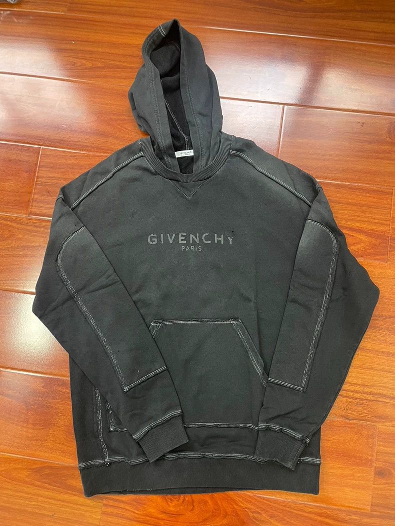Givenchy Givenchy Raglan hoodie, size S, chest 56, length 75 Size US S / EU 44-46 / 1 - 1 Thumbnail