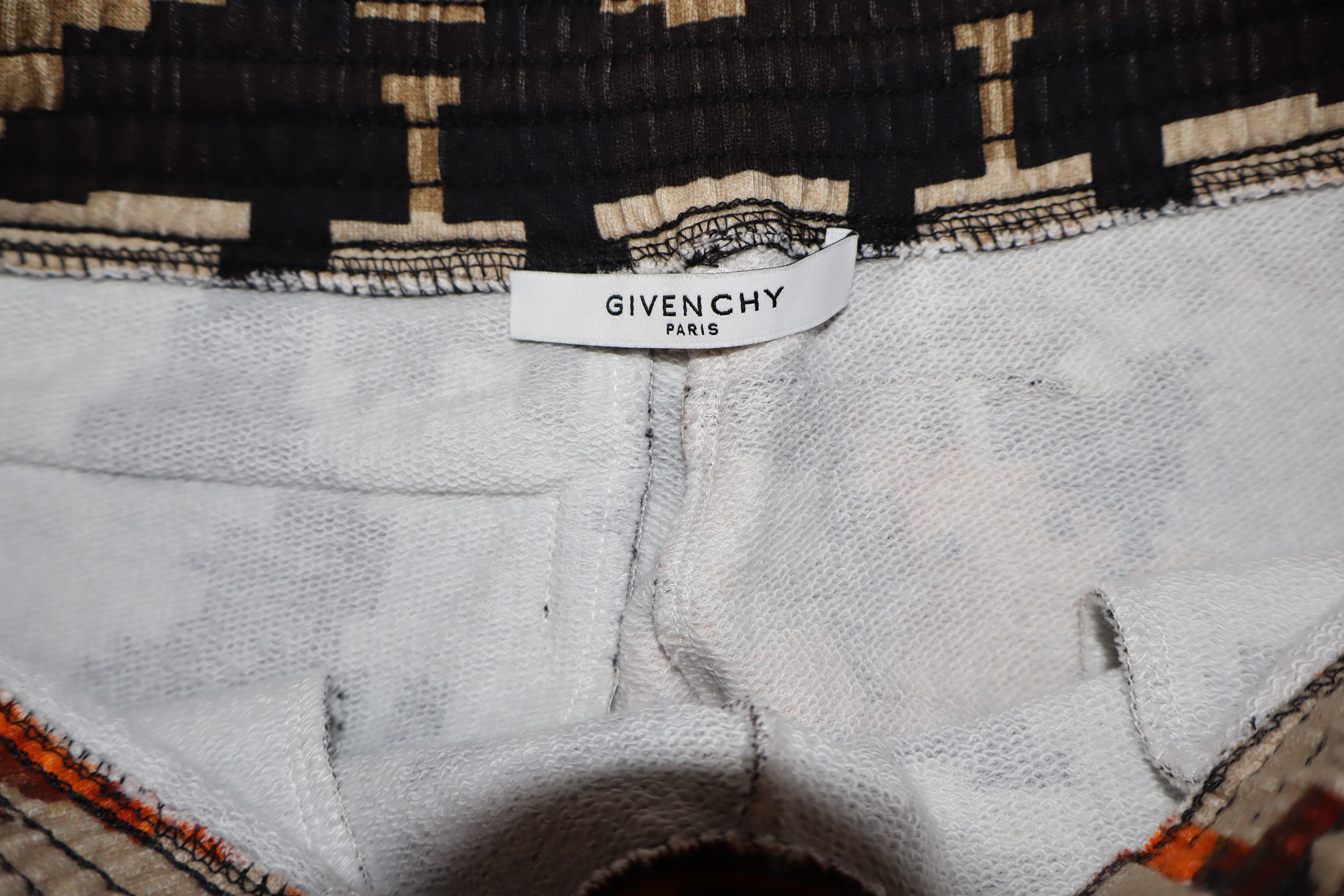 Givenchy Camo fire print shorts Size US 30 / EU 46 - 2 Thumbnail