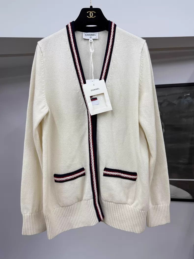 Chanel Chanel 26P white cashmere knitted cardigan coat Size XXS / US 00 / IT 34 - 1 Thumbnail