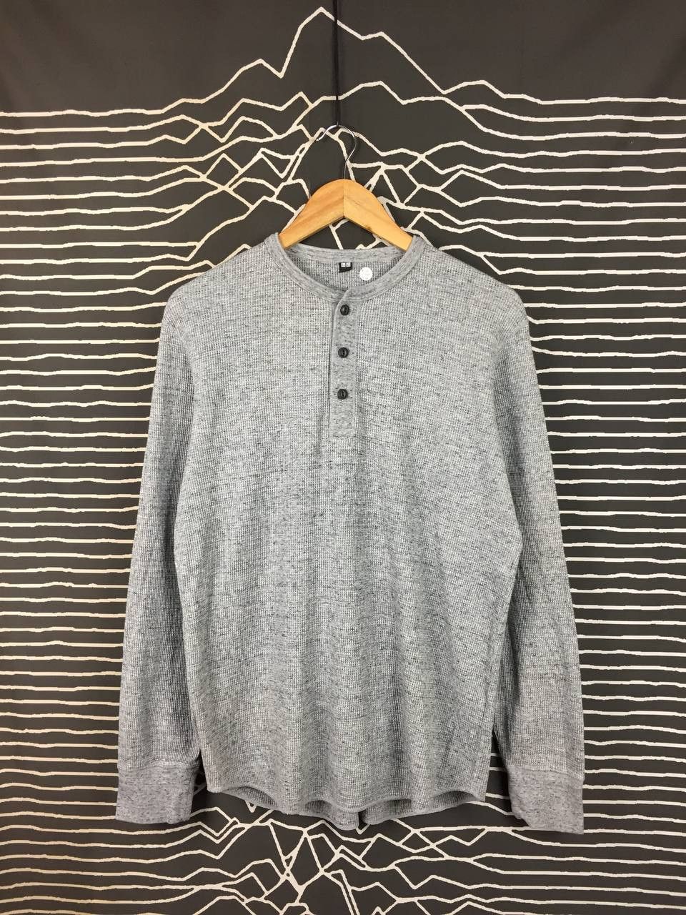 Uniqlo Uniqlo Waffle Knit Henley Long Sleeve Tee Size L Size US L / EU 52-54 / 3 - 2 Thumbnail