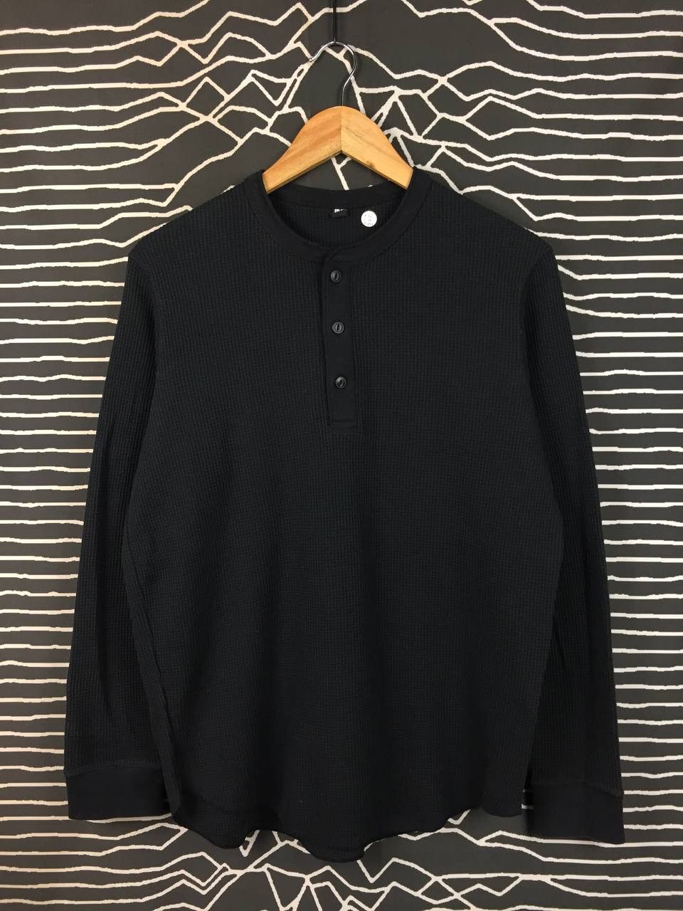 Uniqlo Uniqlo Waffle Knit Henley Long Sleeve Tee Size L Size US L / EU 52-54 / 3 - 1 Thumbnail