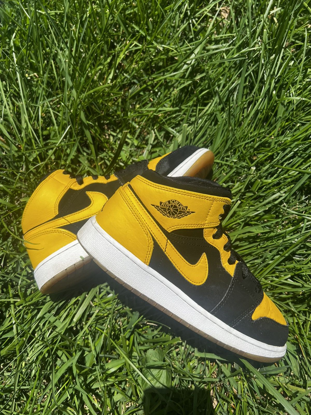 Jordan Brand CLEAN Air Jordan 1 size 7 Mens New Love Yellow shoes 2017 Size US 7 / EU 40 - 5 Thumbnail