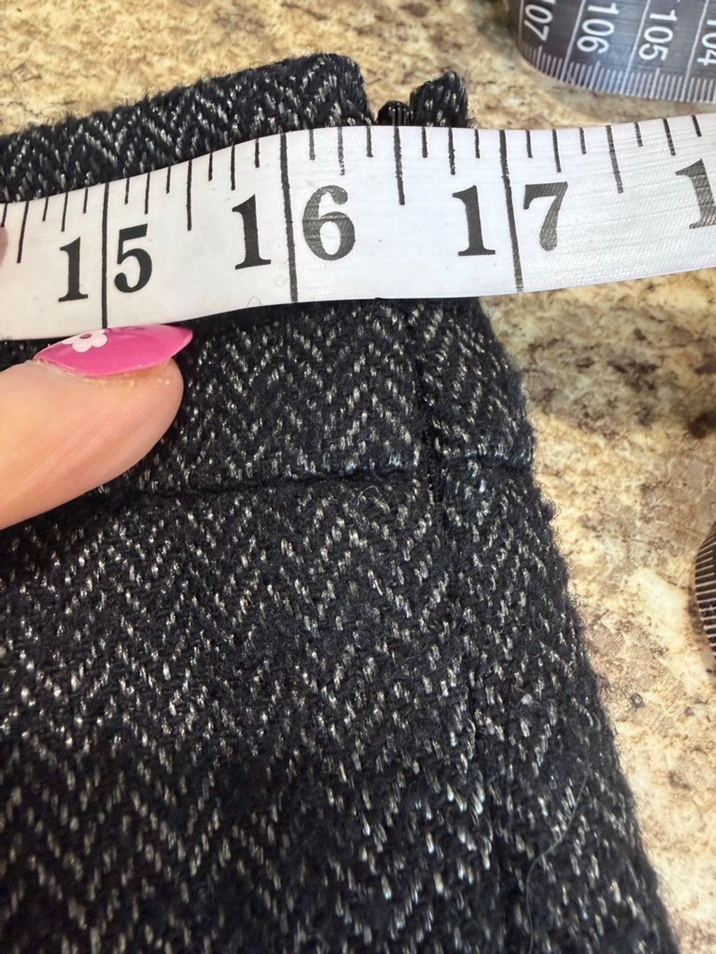Ann Taylor Women's Ann Taylor Gray & Black Herringbone Skirt Size 12 Size 34" / US 12 / IT 48 - 6 Thumbnail