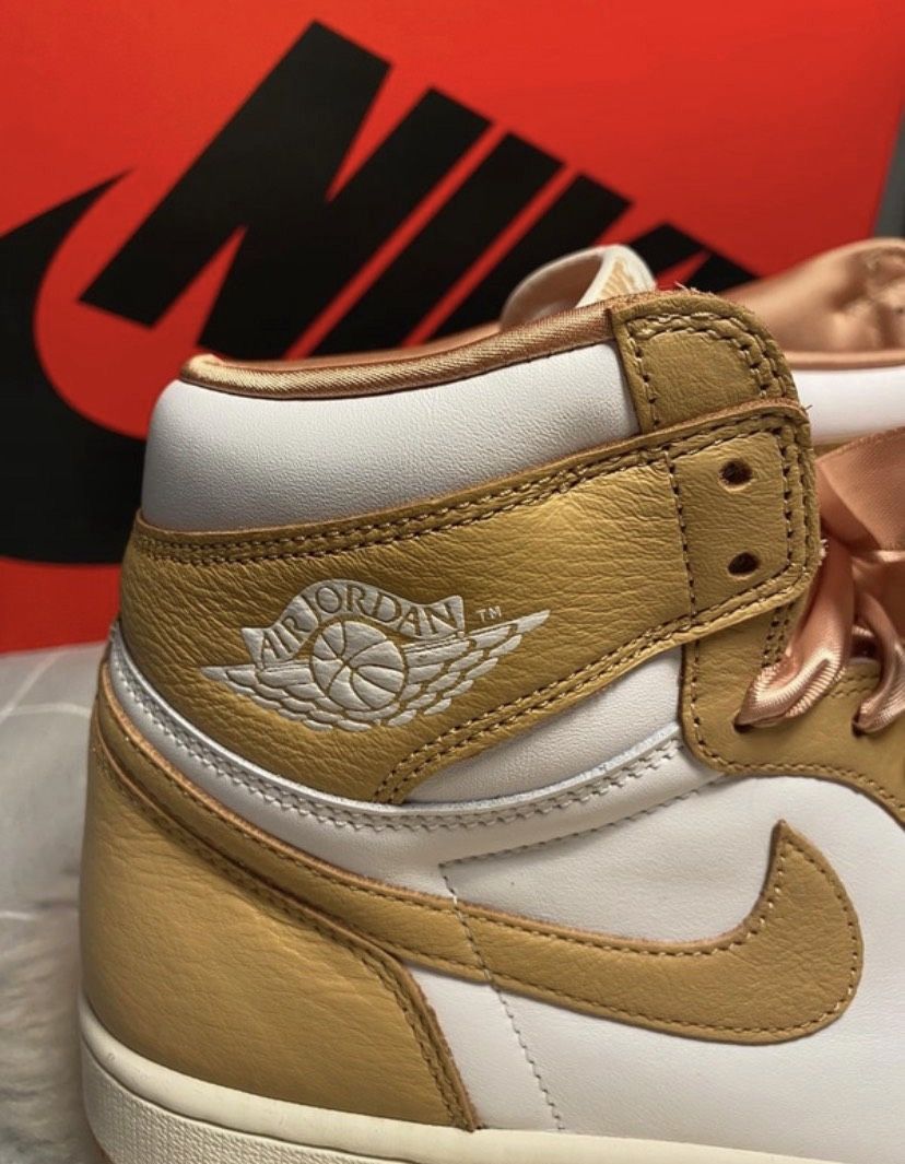 Nike WMNS Air Jordan Retro HI OG Praline/ white-sail Size US 11 / IT 41 - 6 Thumbnail