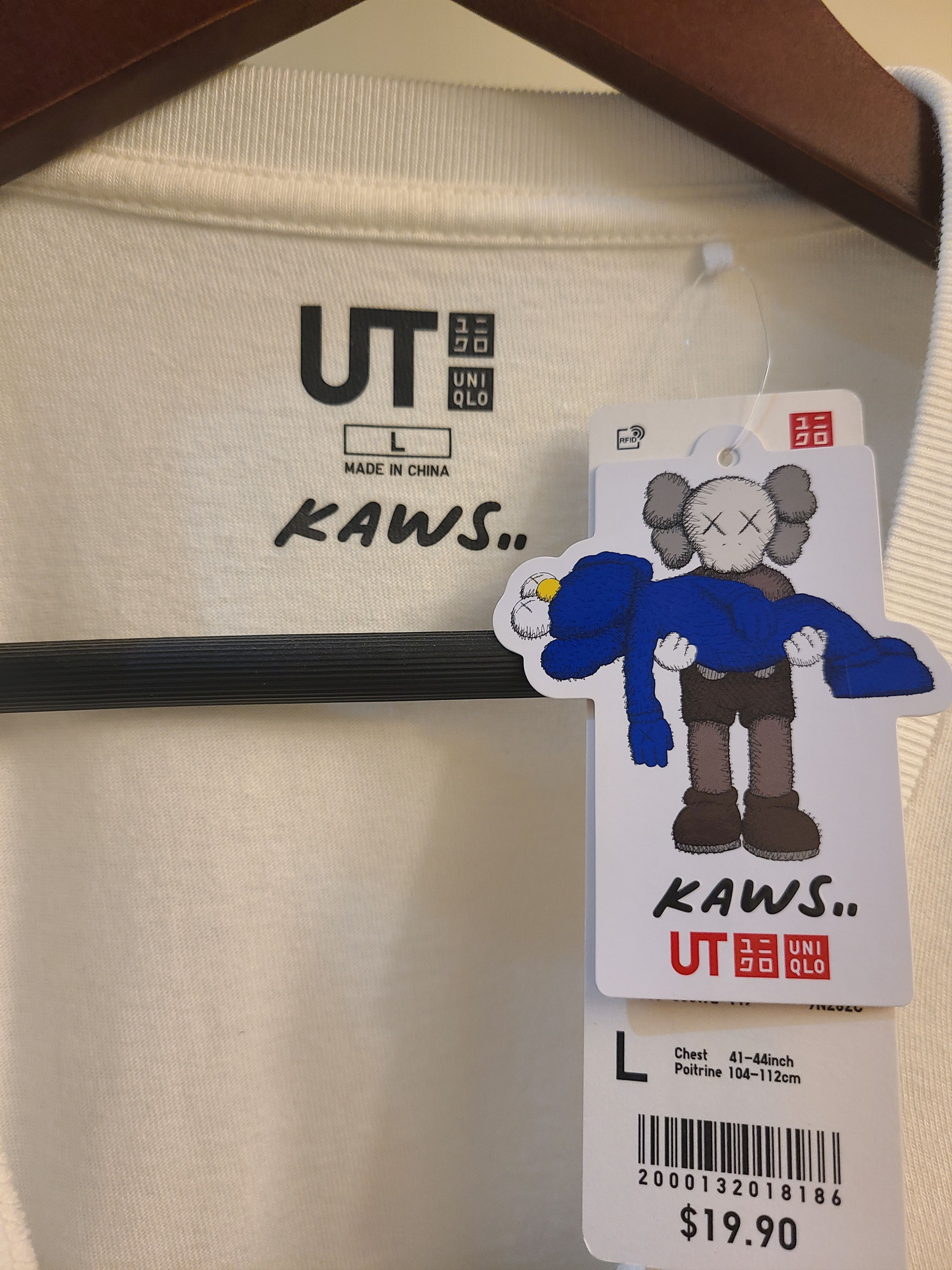 Uniqlo Uniqlo x Kaws Size US L / EU 52-54 / 3 - 3 Thumbnail