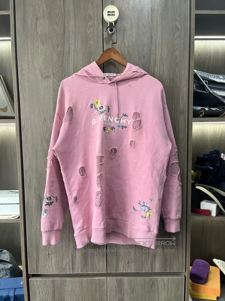 Givenchy Givenchy Embroidered hole sweater with flower pattern Size US S / EU 44-46 / 1 - 1 Thumbnail