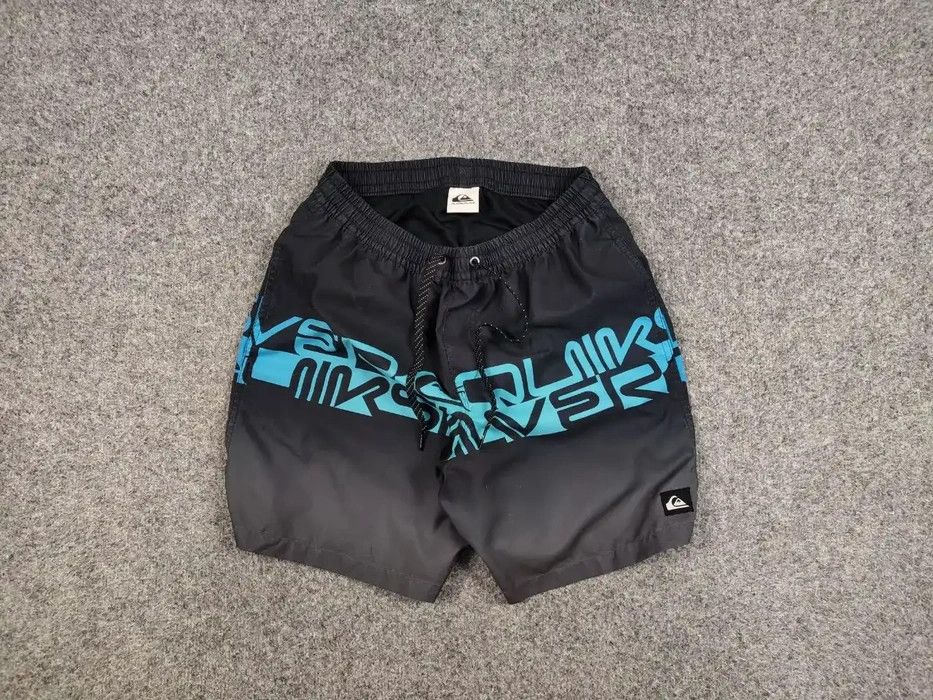 Quiksilver Vintage Quiksilver gradient logo Casual Pocket Light Shorts Size US 30 / EU 46 - 1 Thumbnail