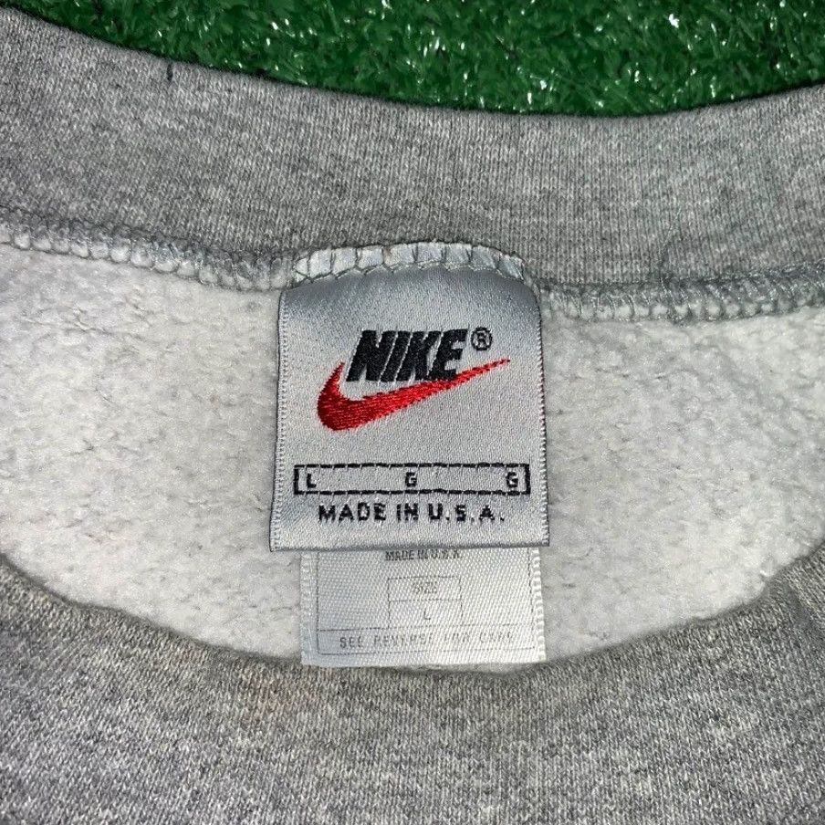 Nike VINTAGE Nike Sweatshirt Gray Center Swoosh 90s Charli D'Amelio Mens Large Pullover Sweatshirt Size US L / EU 52-54 / 3 - 6 Thumbnail