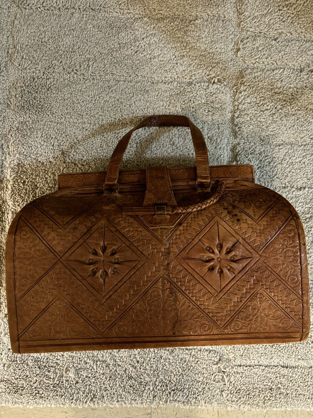 Vintage Vintage Handbag | 1960s Vintage Tooled Leather Handbag Size ONE SIZE - 6 Thumbnail