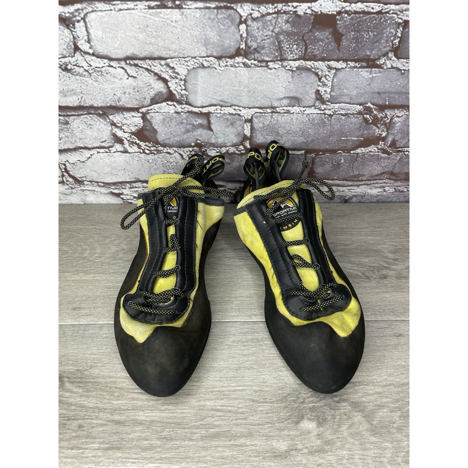 La Sportiva La Sportiva Vibram Miura Black Synthetic Yellow Climbing Sho Size US 10.5 / EU 43-44 - 14 Thumbnail