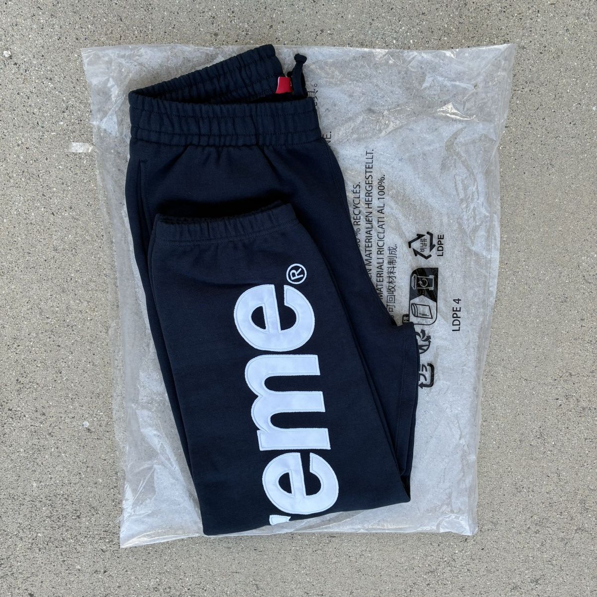 Supreme Supreme Washed Navy Satin Appliqué Sweatpants Joggers S Size US 30 / EU 46 - 4 Thumbnail