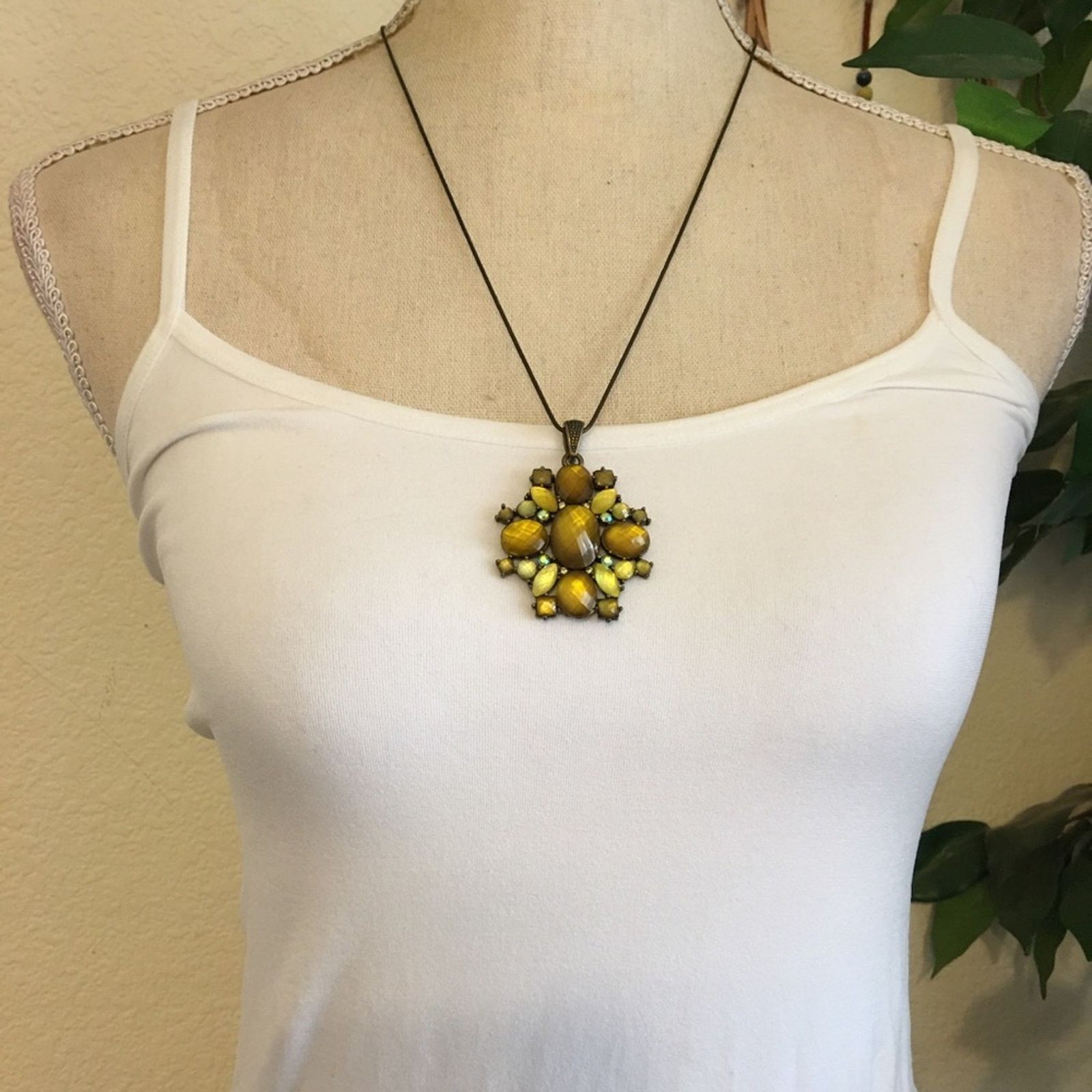 Jewelry Brass tone glass gem covered medallion necklace Size ONE SIZE - 3 Thumbnail