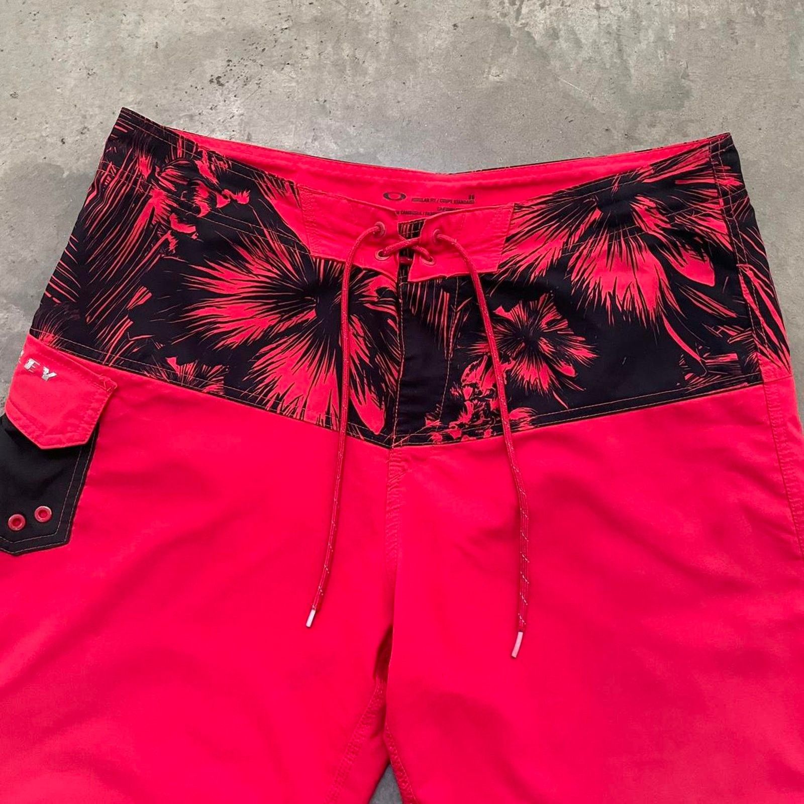 Oakley Oakley red pattern swim shorts Size US 36 / EU 52 - 3 Thumbnail